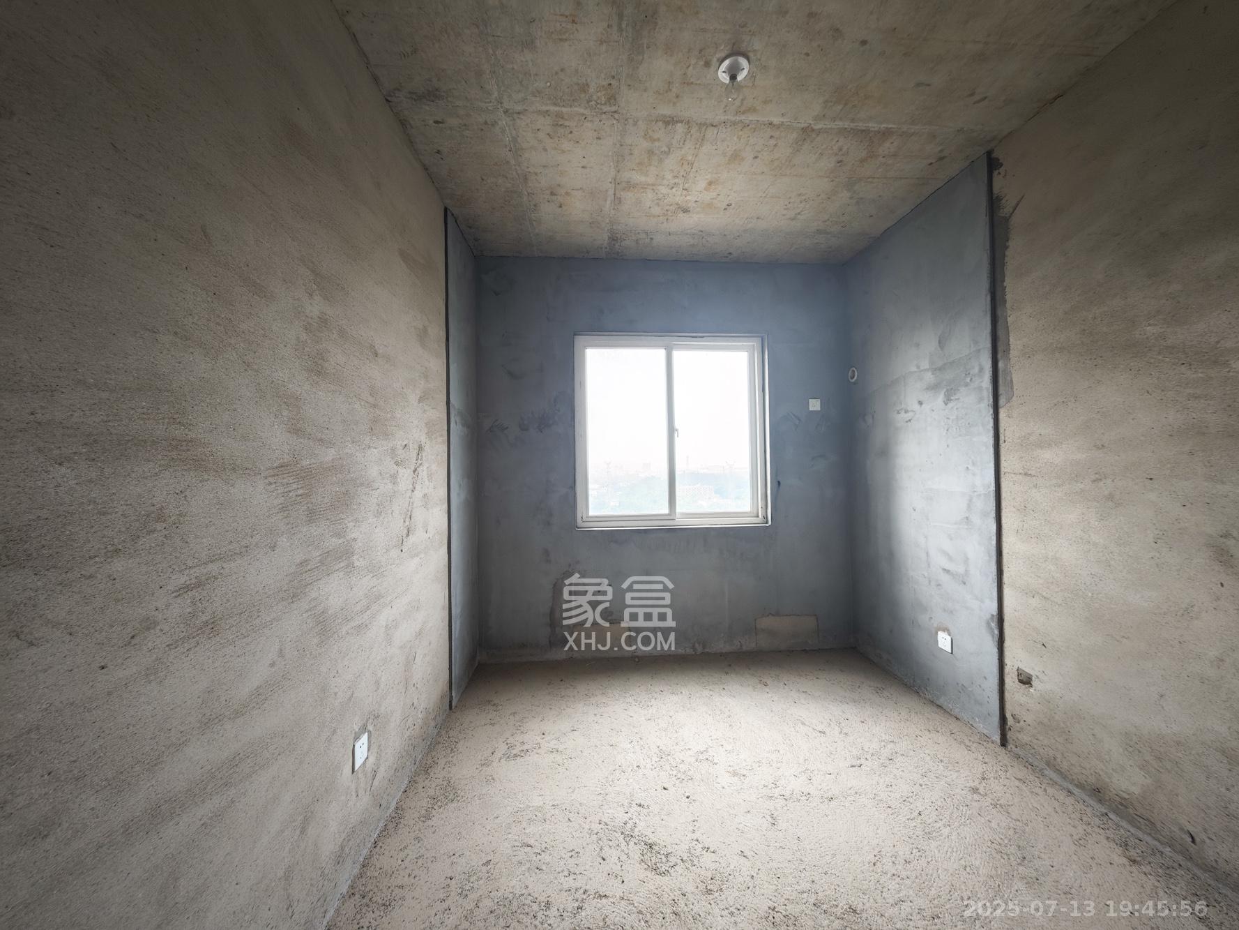 中岭景苑 3室2厅2卫 52.0万 中岭景苑 3室2厅2卫 52.0万卧室