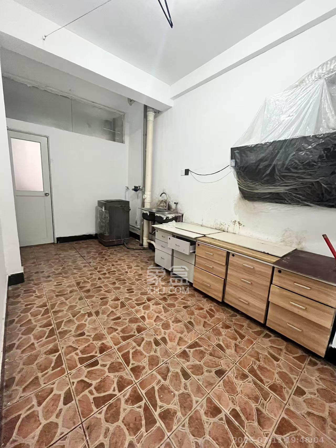 湖南财富中心  5室2厅2卫    4800.0元/月室内图