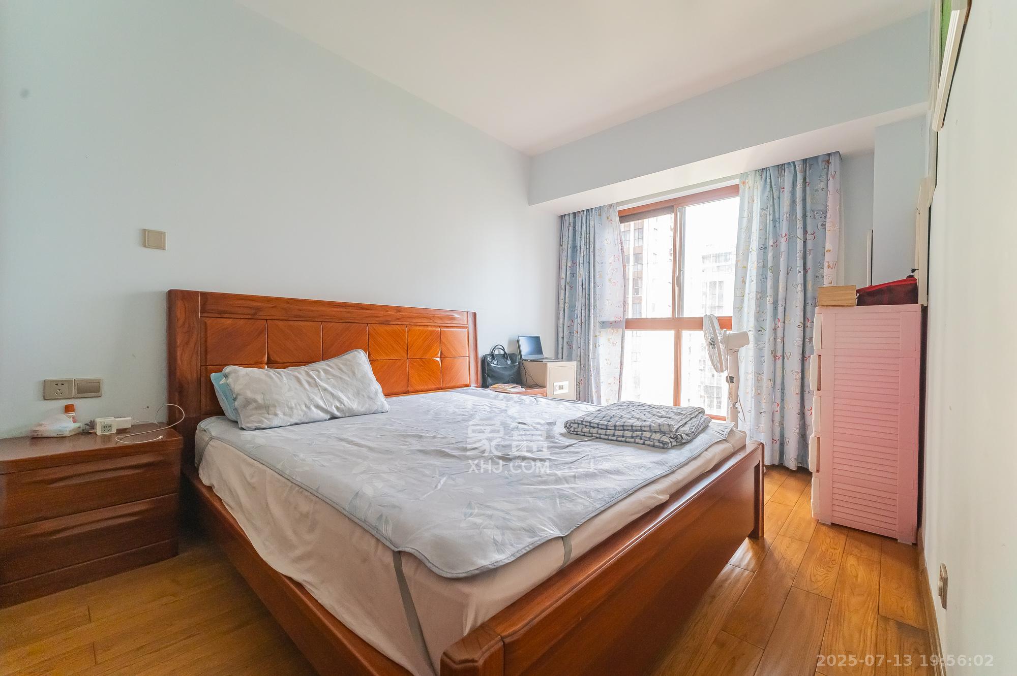 星湖湾一期高层 4室2厅2卫 120.0万 星湖湾一期高层 4室2厅2卫 120.0万卧室