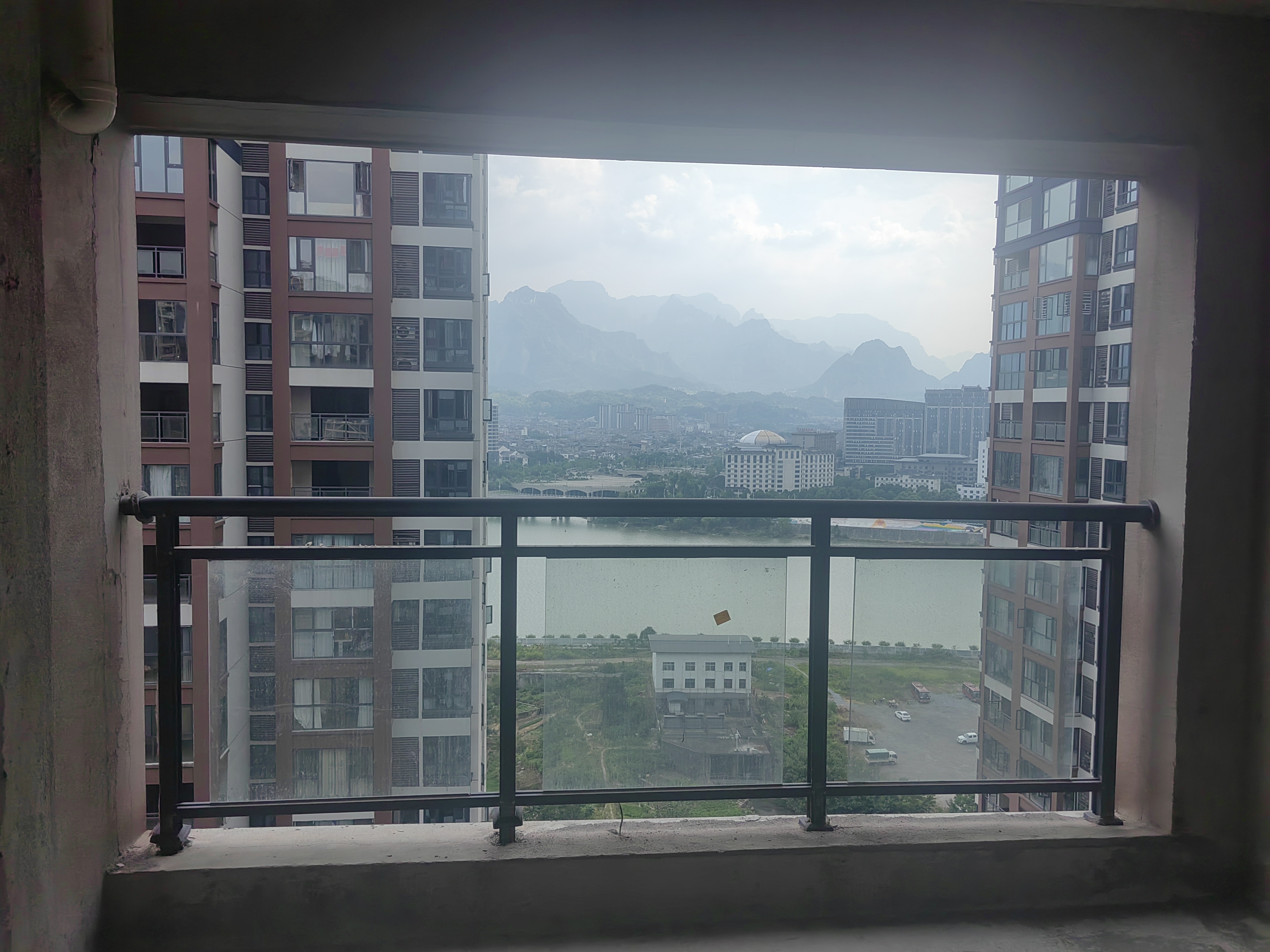 南门口安置小区二期  2室2厅1卫   47.80万阳台
