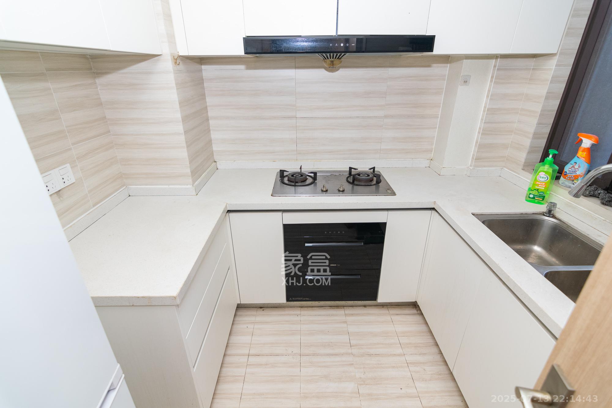 新城国际花都 3室2厅2卫 63.8万 新城国际花都 3室2厅2卫 63.8万厨房