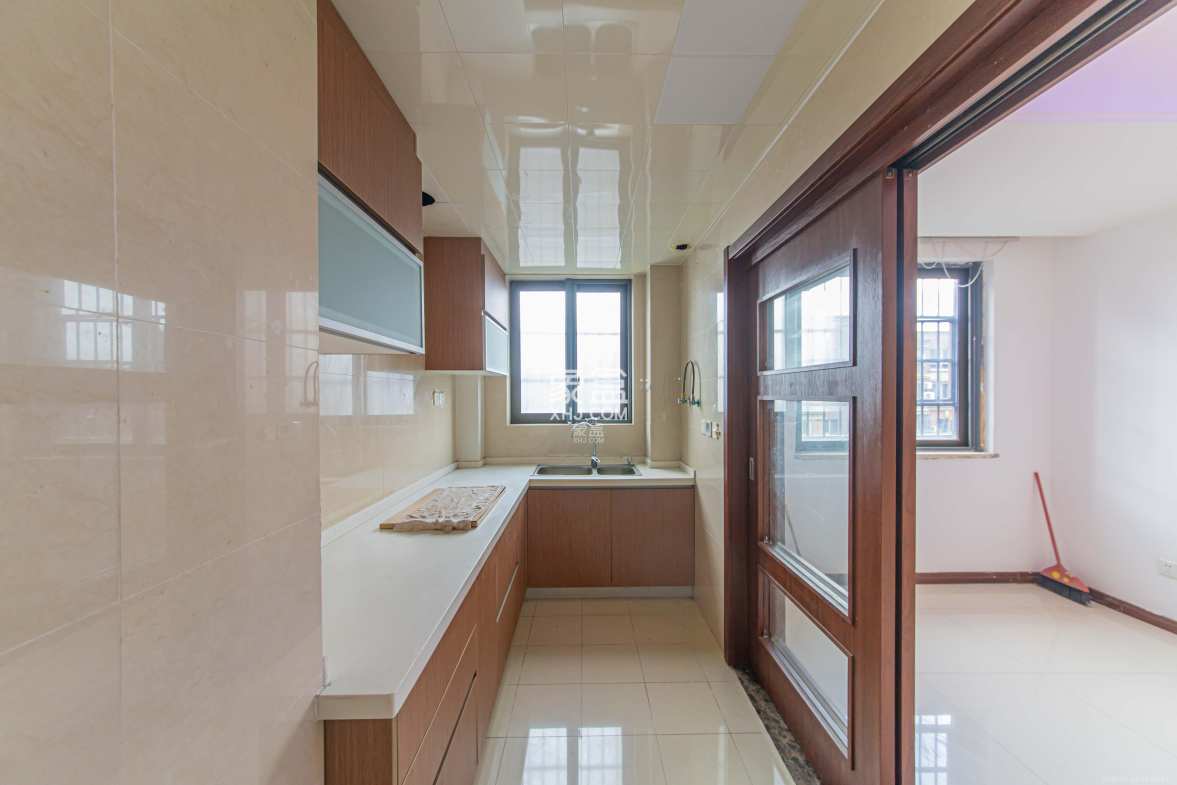 绿地公馆(绿地名邸) 3室2厅2卫 160.0万 绿地公馆(绿地名邸) 3室2厅2卫 160.0万厨房