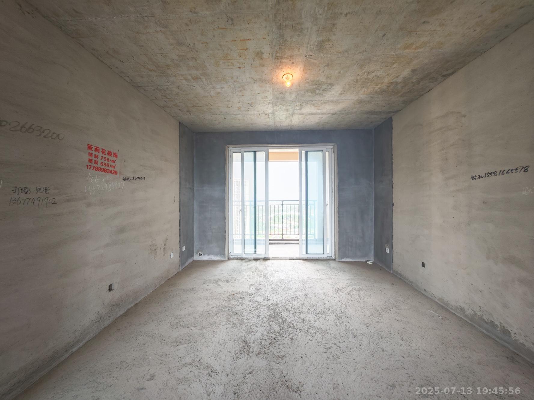 中岭景苑 3室2厅2卫 52.0万 中岭景苑 3室2厅2卫 52.0万客厅