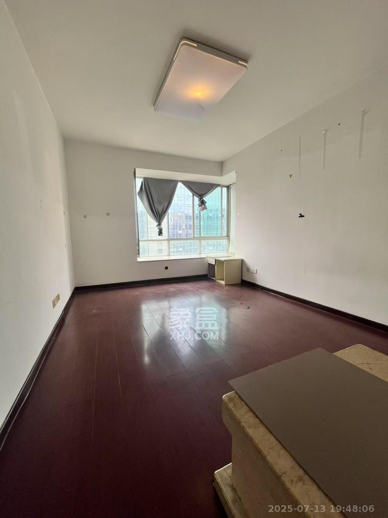 湖南财富中心  5室2厅2卫    4800.0元/月 湖南财富中心  5室2厅2卫    4800.0元/月室内图