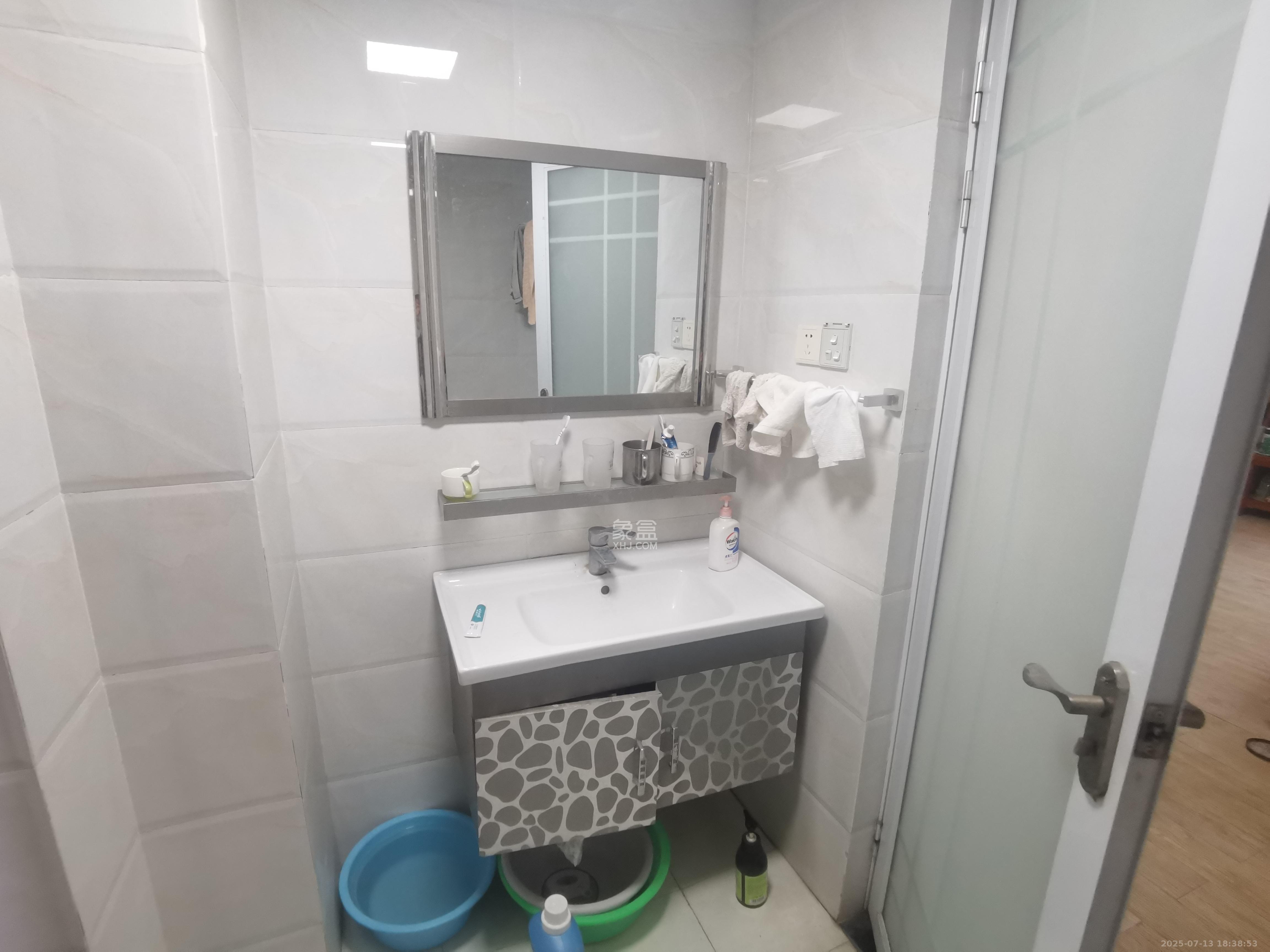 万博汇 2室2厅1卫 2400.0元/月 万博汇 2室2厅1卫 2400.0元/月室内图