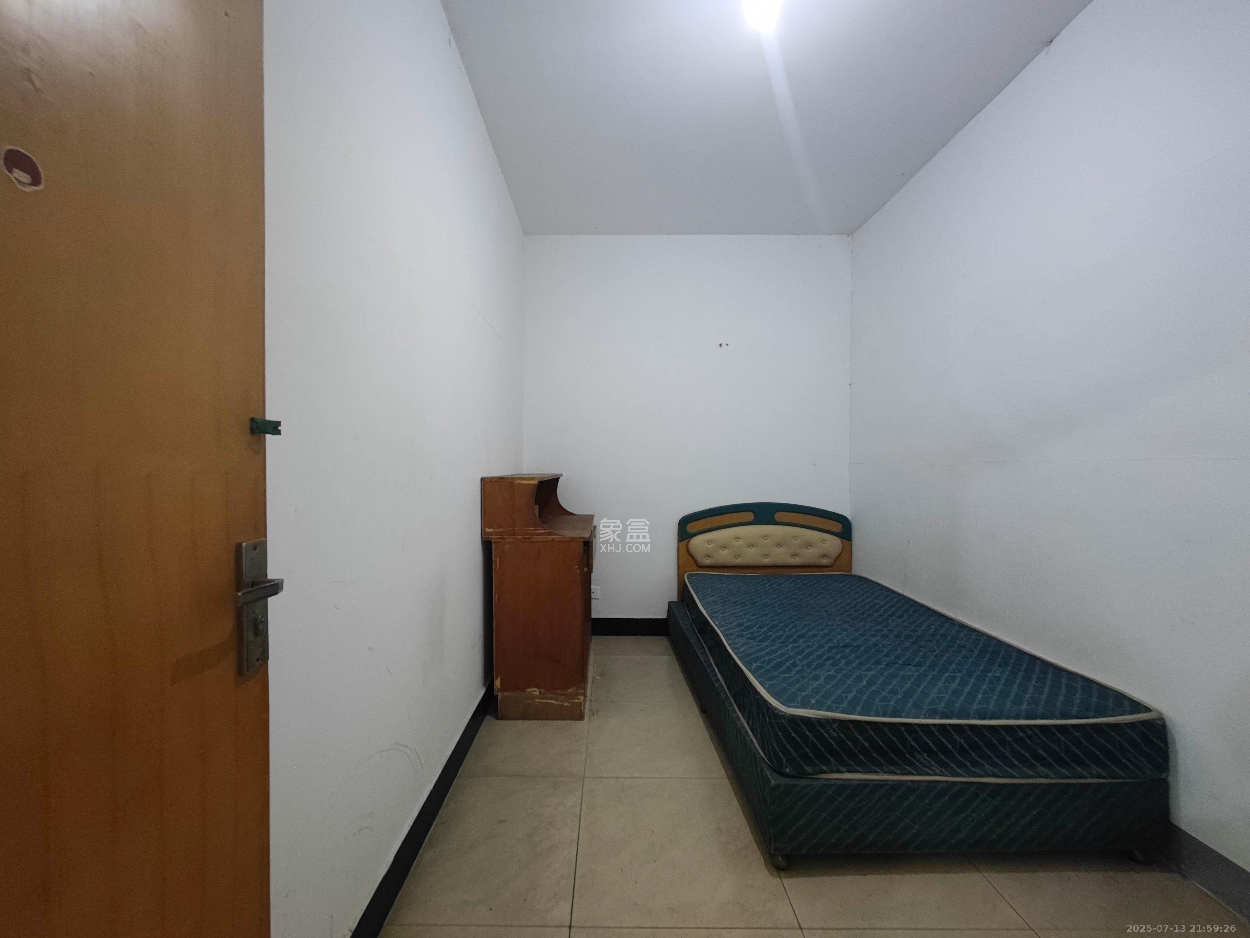 洞井商贸城  4室2厅2卫    98.0万 洞井商贸城  4室2厅2卫    98.0万卧室