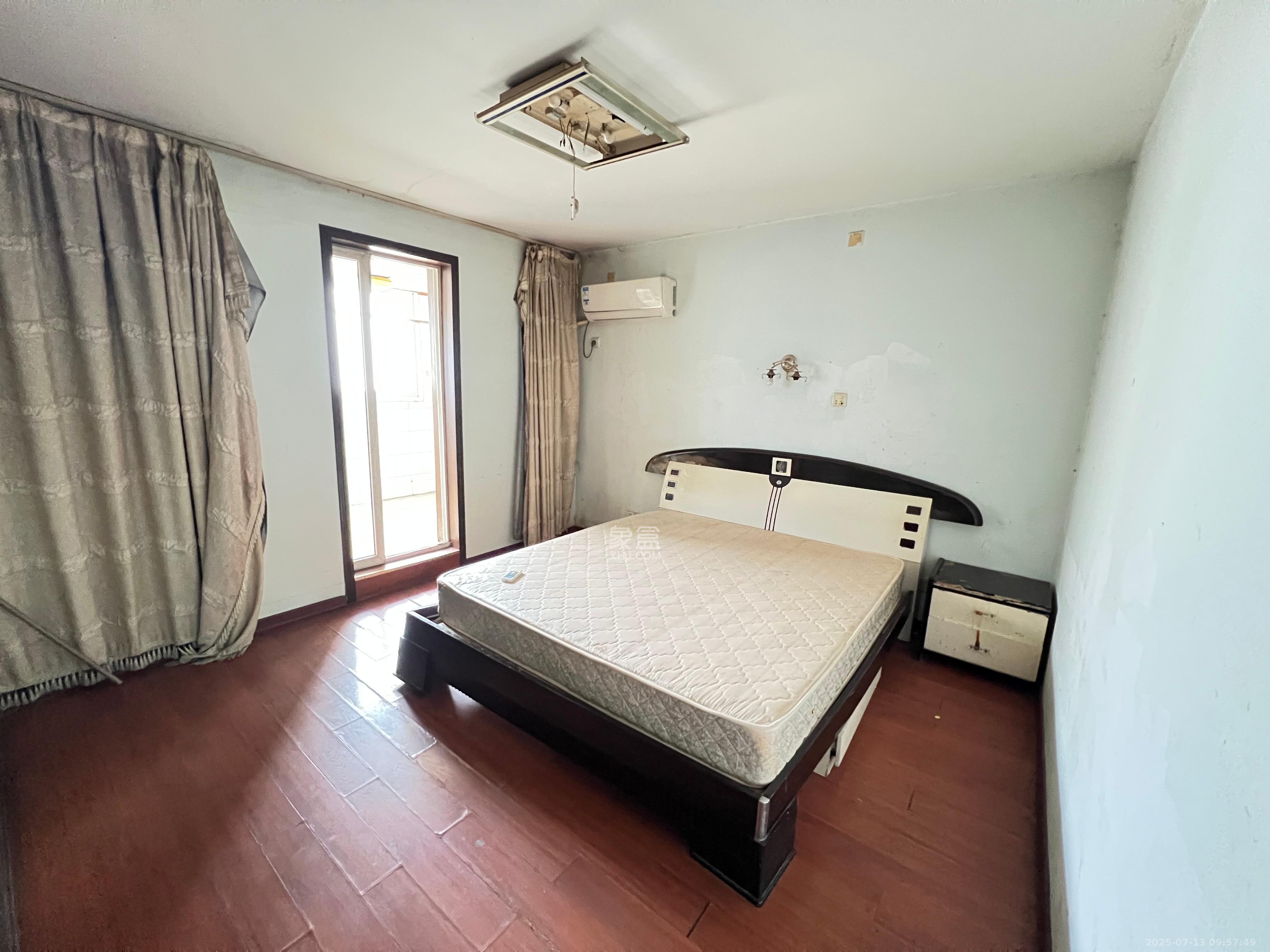 德政园  3室2厅2卫    1800.0元/月室内图