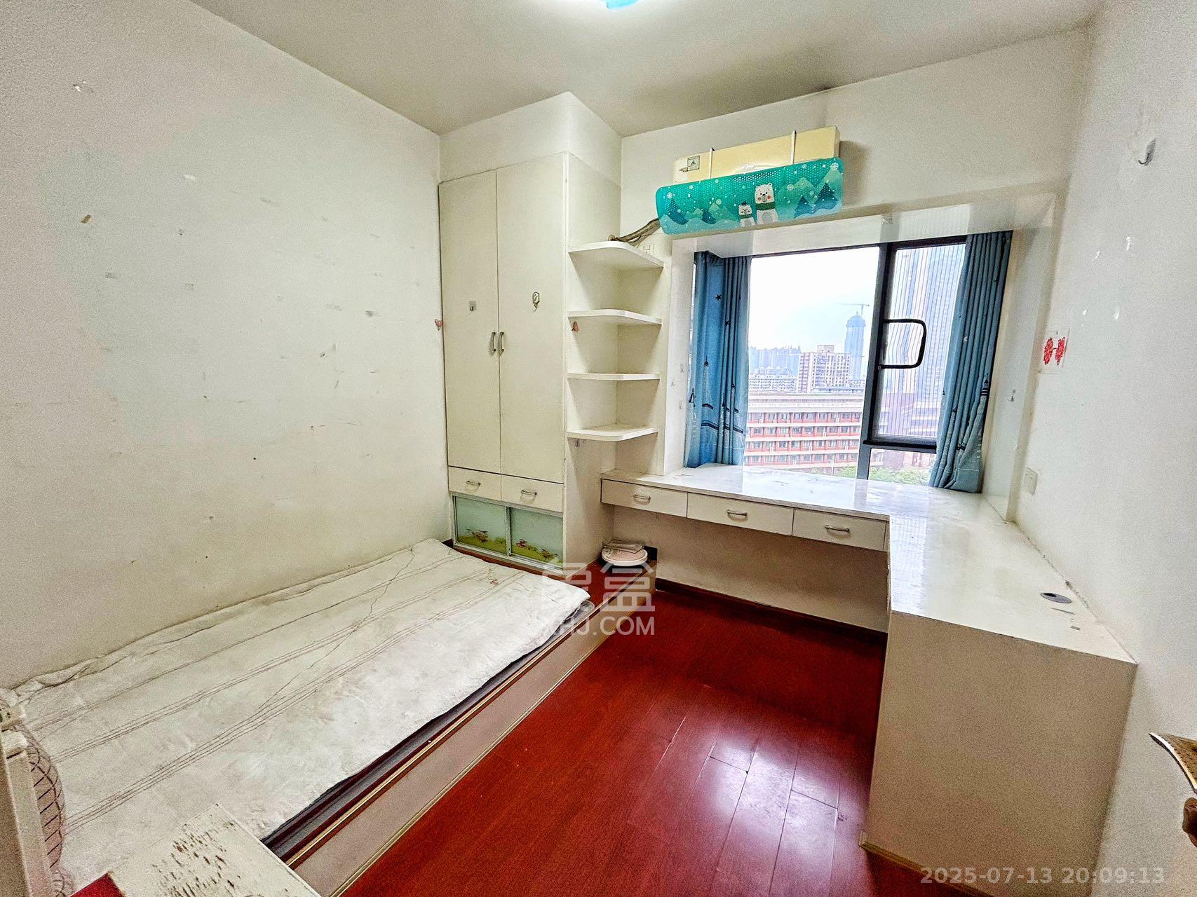 滨江君悦香邸 3室2厅2卫 2600.0元/月 滨江君悦香邸 3室2厅2卫 2600.0元/月室内图