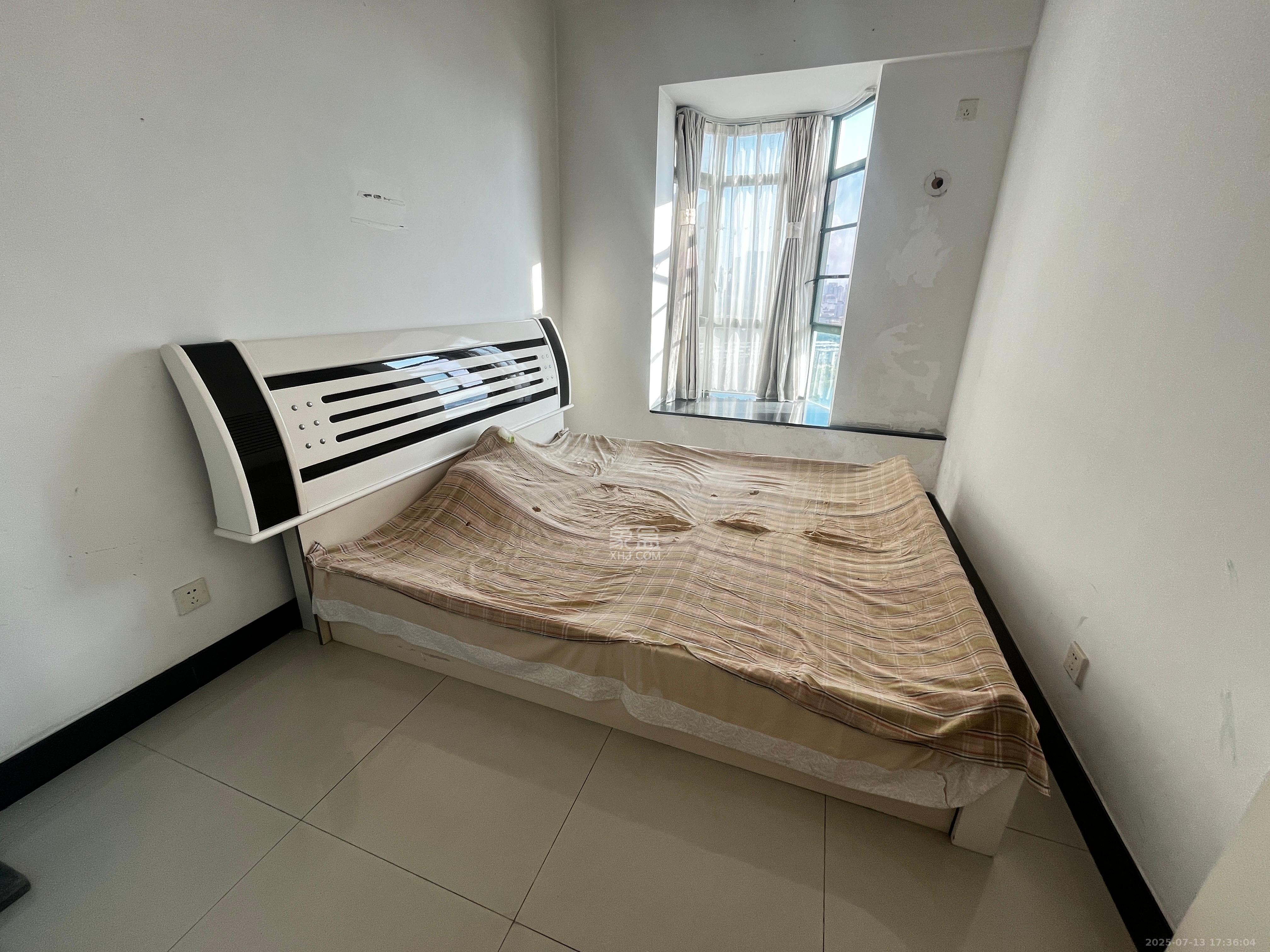 梦泽园  1室2厅2卫    4200.0元/月 梦泽园  1室2厅2卫    4200.0元/月室内图