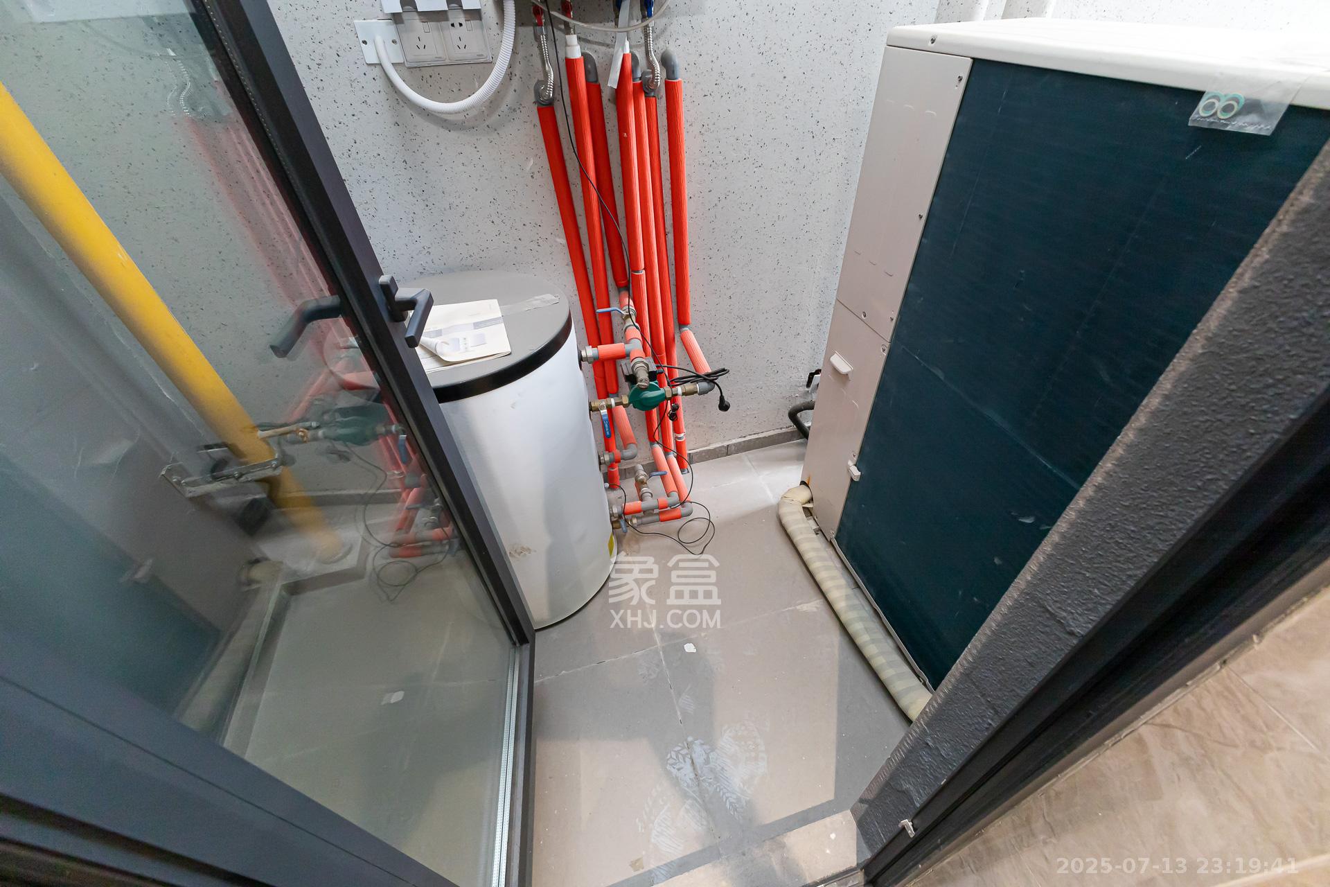 越秀湘江星汇城三期 4室2厅3卫 260.0万 越秀湘江星汇城三期 4室2厅3卫 260.0万阳台