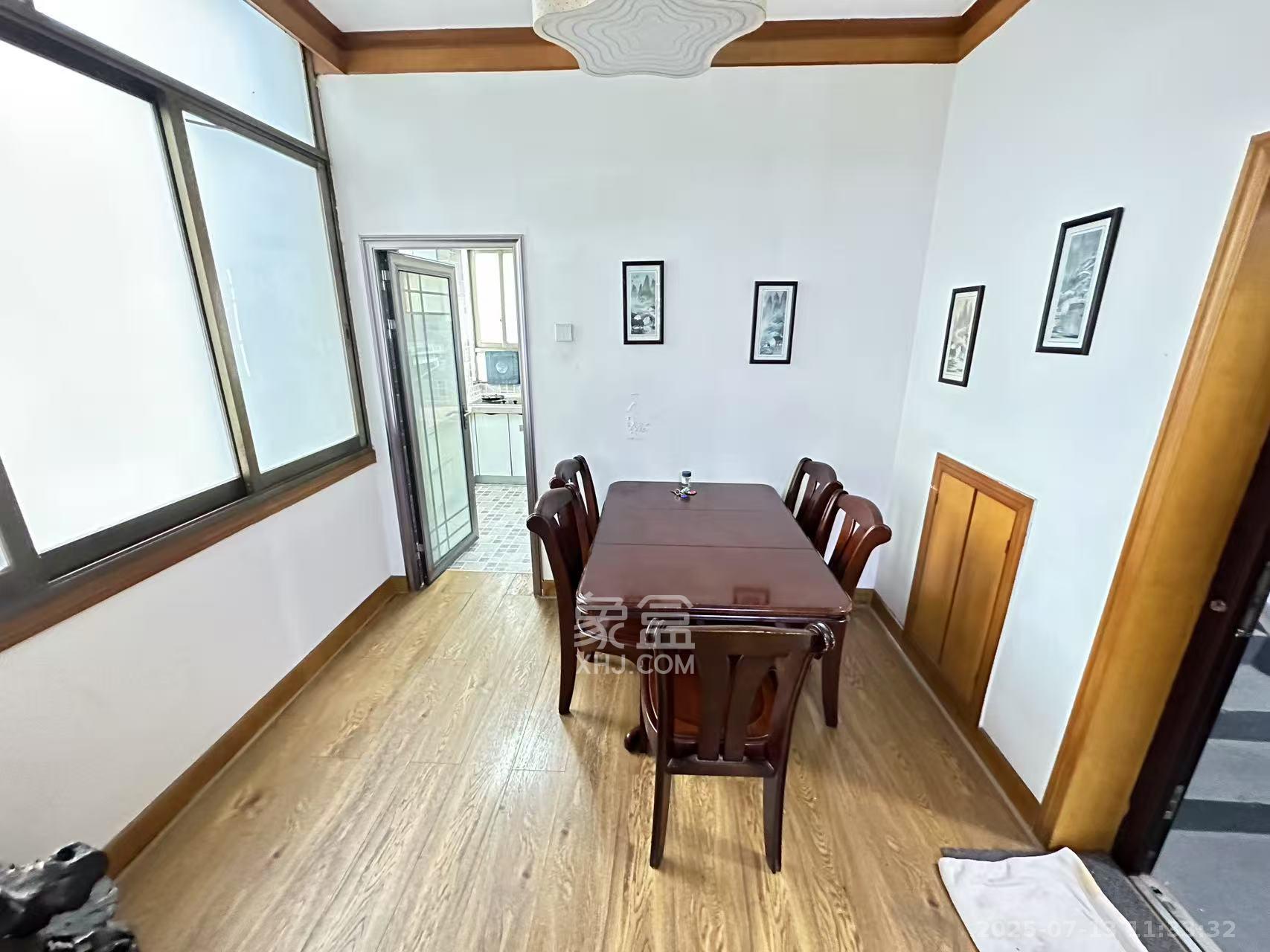 爱民路民主党派宿舍  3室2厅1卫    3000.0元/月 爱民路民主党派宿舍  3室2厅1卫    3000.0元/月室内图