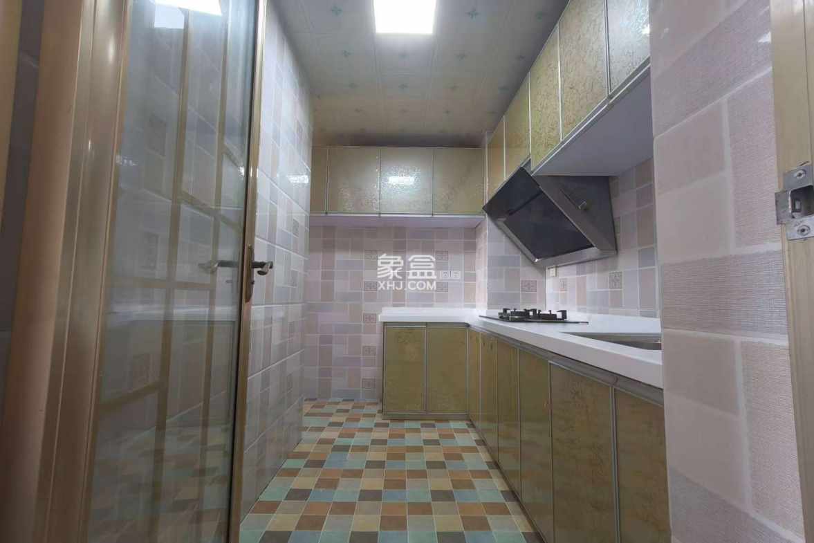 鑫生棕榈泉国际公馆  2室2厅1卫    122.0万 鑫生棕榈泉国际公馆  2室2厅1卫    122.0万室内图