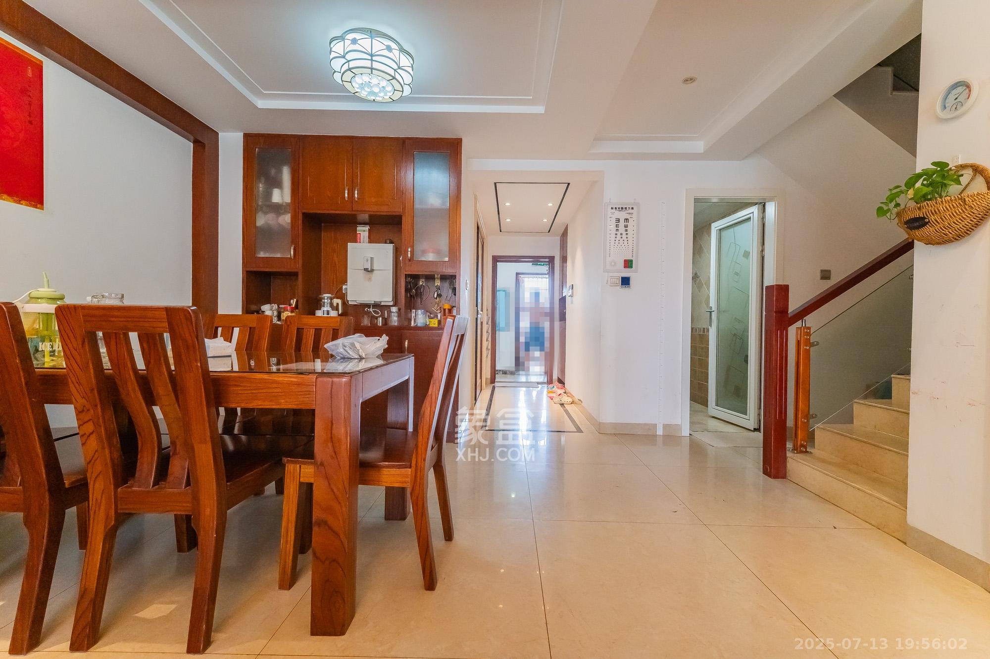 星湖湾一期高层 4室2厅2卫 120.0万 星湖湾一期高层 4室2厅2卫 120.0万客厅