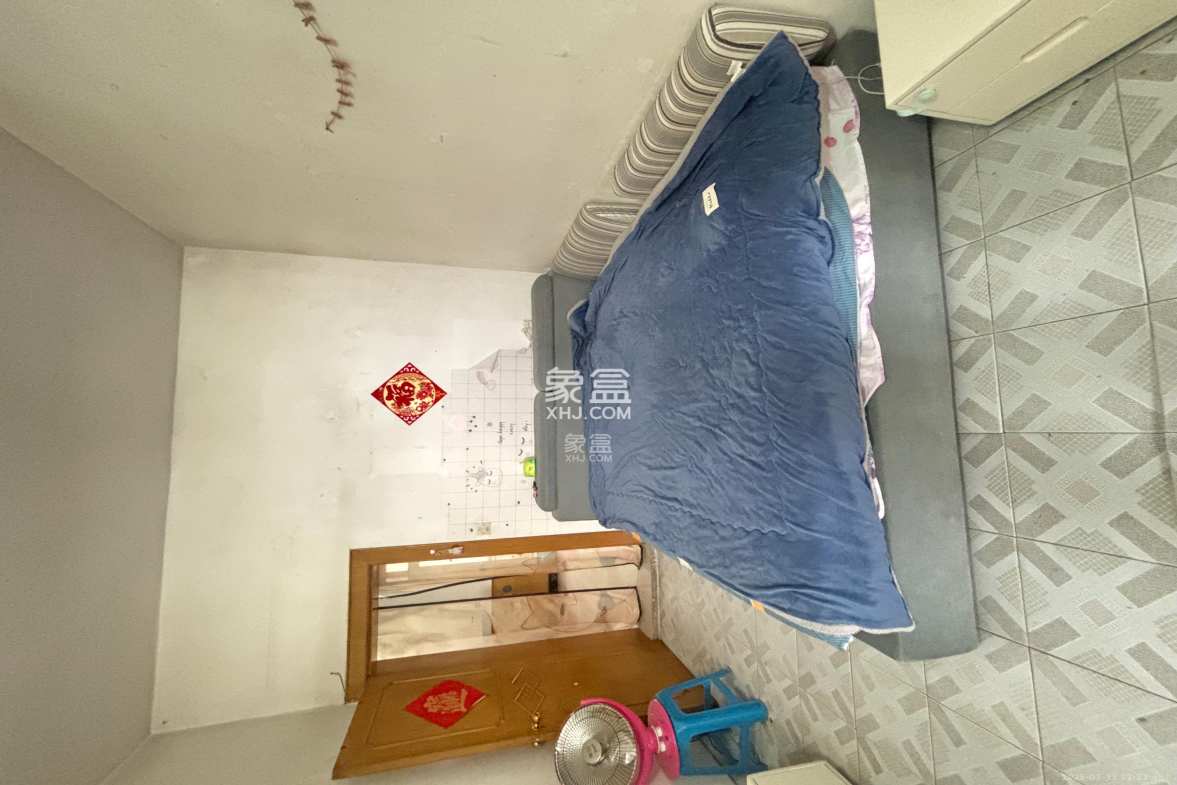 无线电信宿舍  3室2厅2卫    2400.0元/月 无线电信宿舍  3室2厅2卫    2400.0元/月室内图