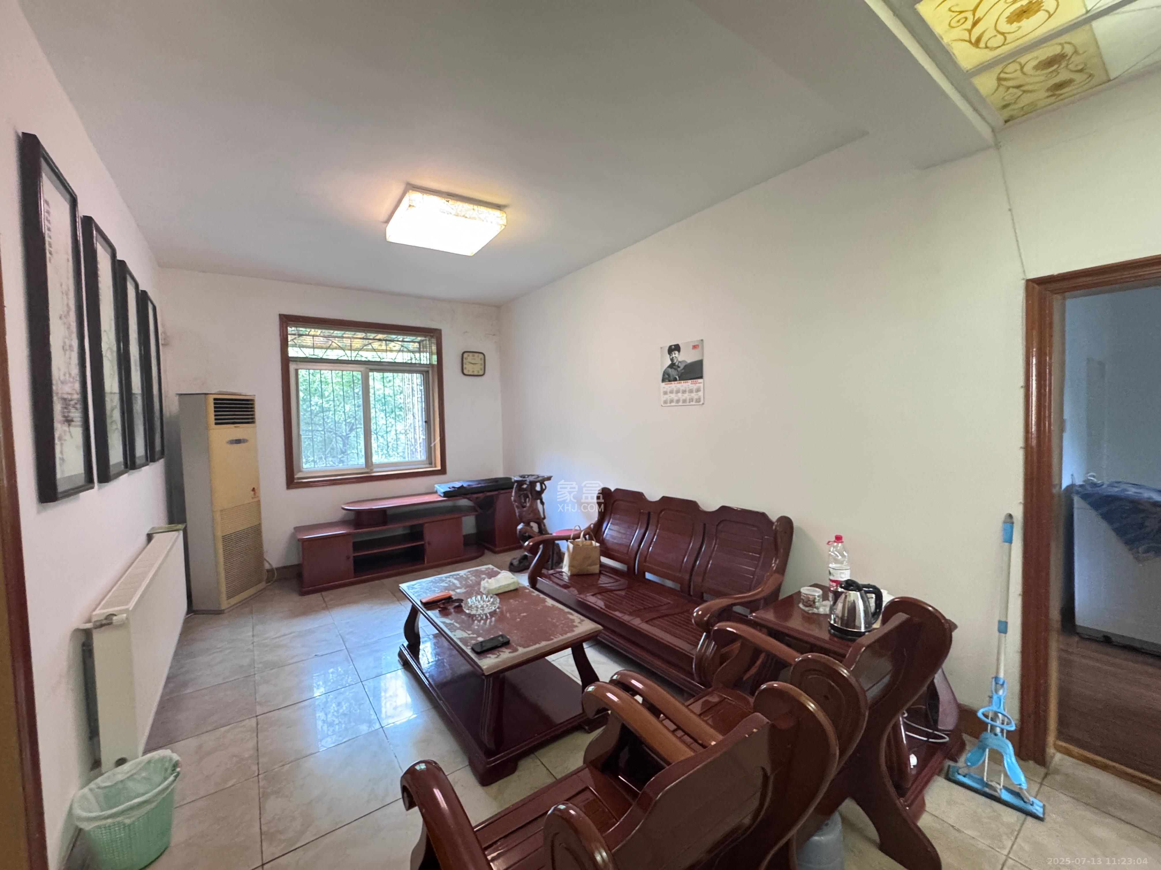 商贸旅游学院教师宿舍 2室2厅1卫 1800.0元/月 商贸旅游学院教师宿舍 2室2厅1卫 1800.0元/月室内图