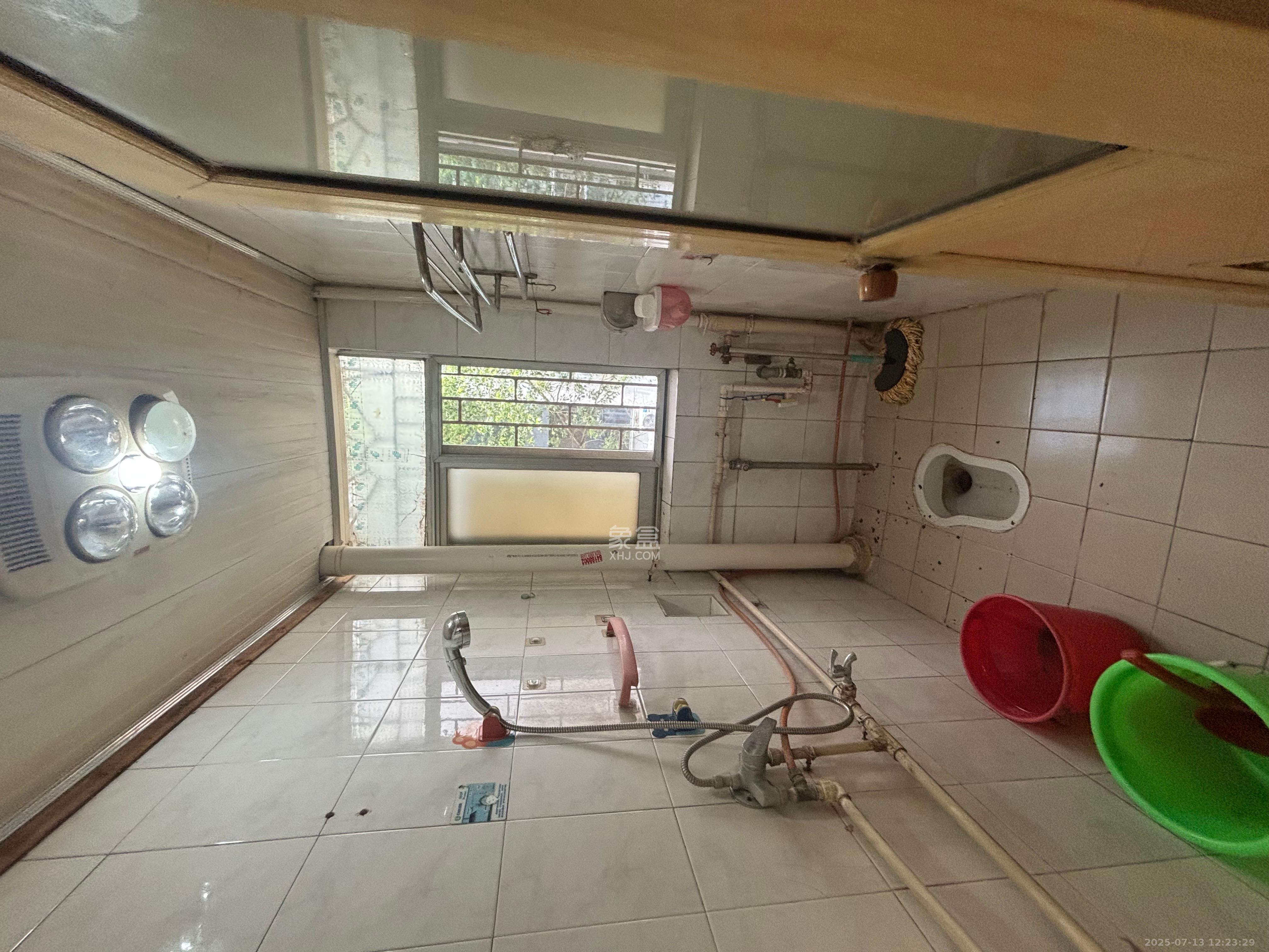 无线电信宿舍  3室2厅2卫    2400.0元/月 无线电信宿舍  3室2厅2卫    2400.0元/月室内图