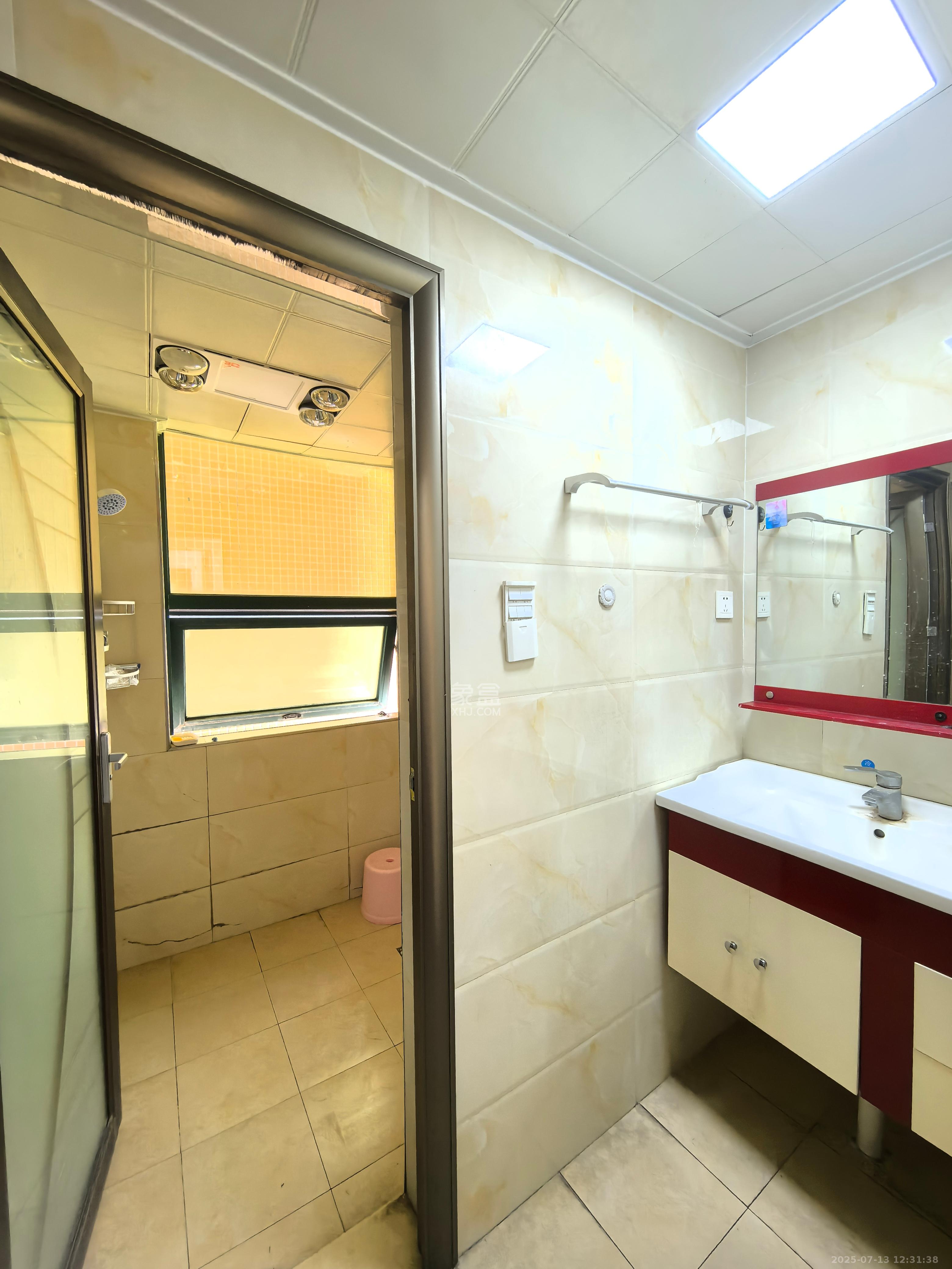 湖韵佳苑 2室2厅1卫 2500.0元/月 湖韵佳苑 2室2厅1卫 2500.0元/月室内图