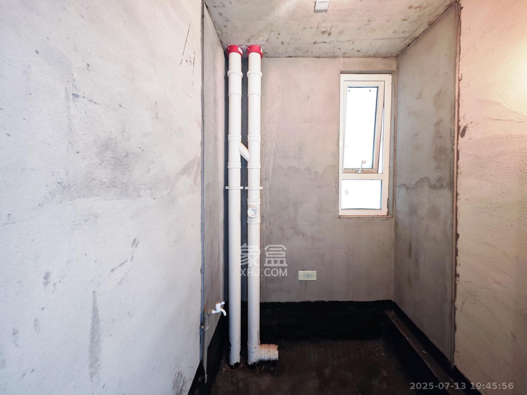 中岭景苑 3室2厅2卫 52.0万 中岭景苑 3室2厅2卫 52.0万卫生间