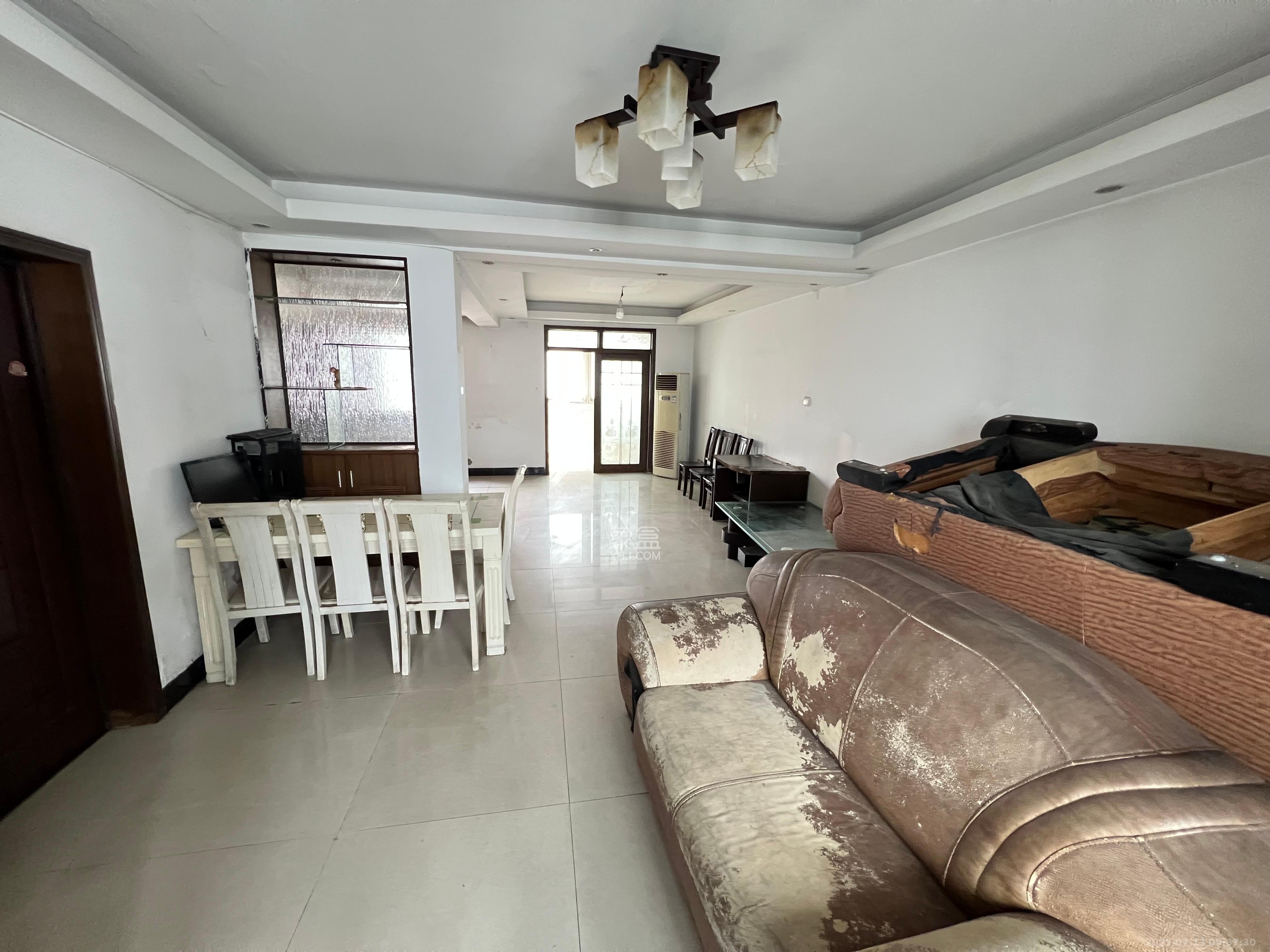 德政园 3室2厅2卫 1800.0元/月 德政园 3室2厅2卫 1800.0元/月室内图