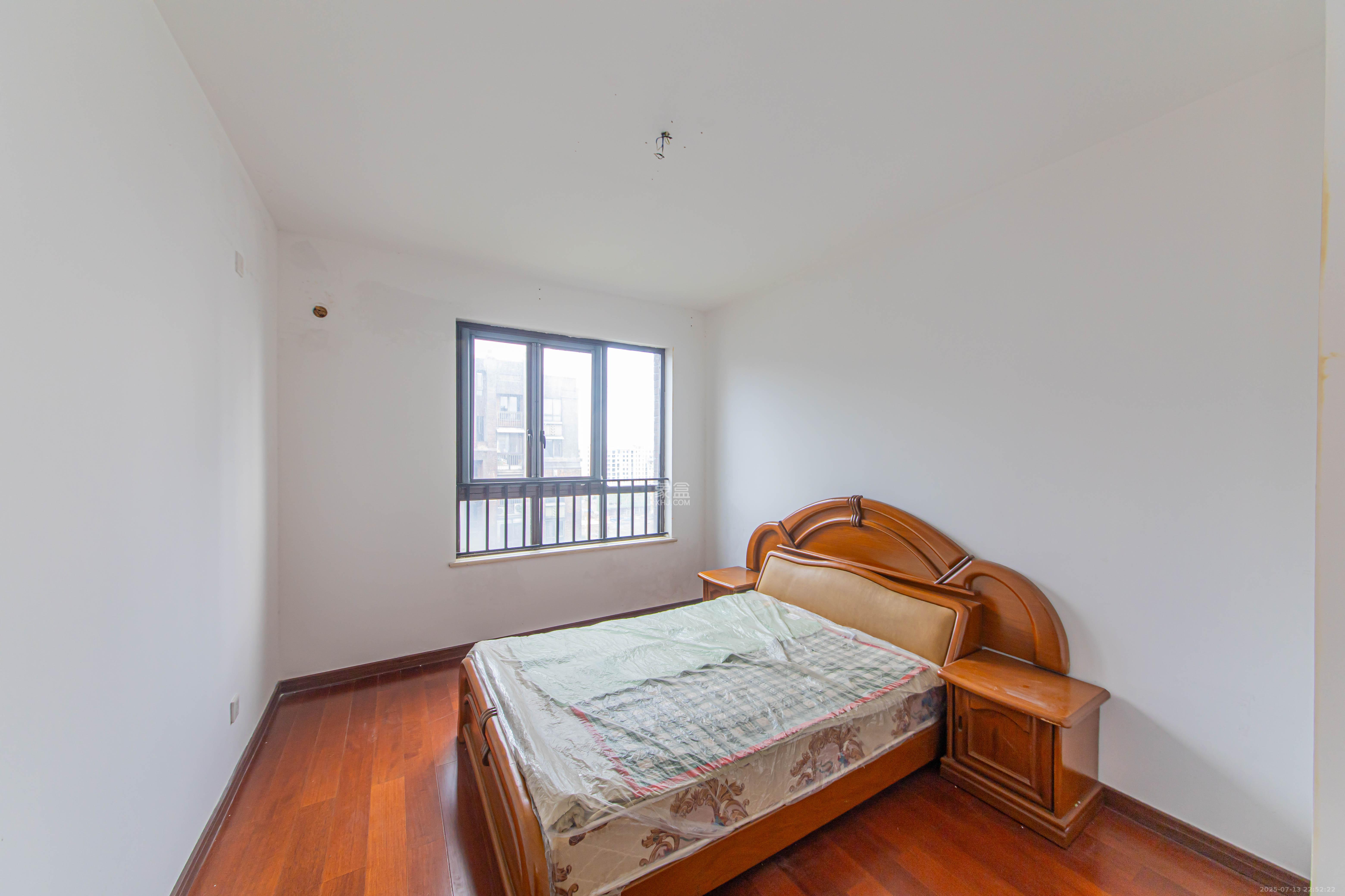 绿地公馆(绿地名邸) 3室2厅2卫 160.0万 绿地公馆(绿地名邸) 3室2厅2卫 160.0万卧室