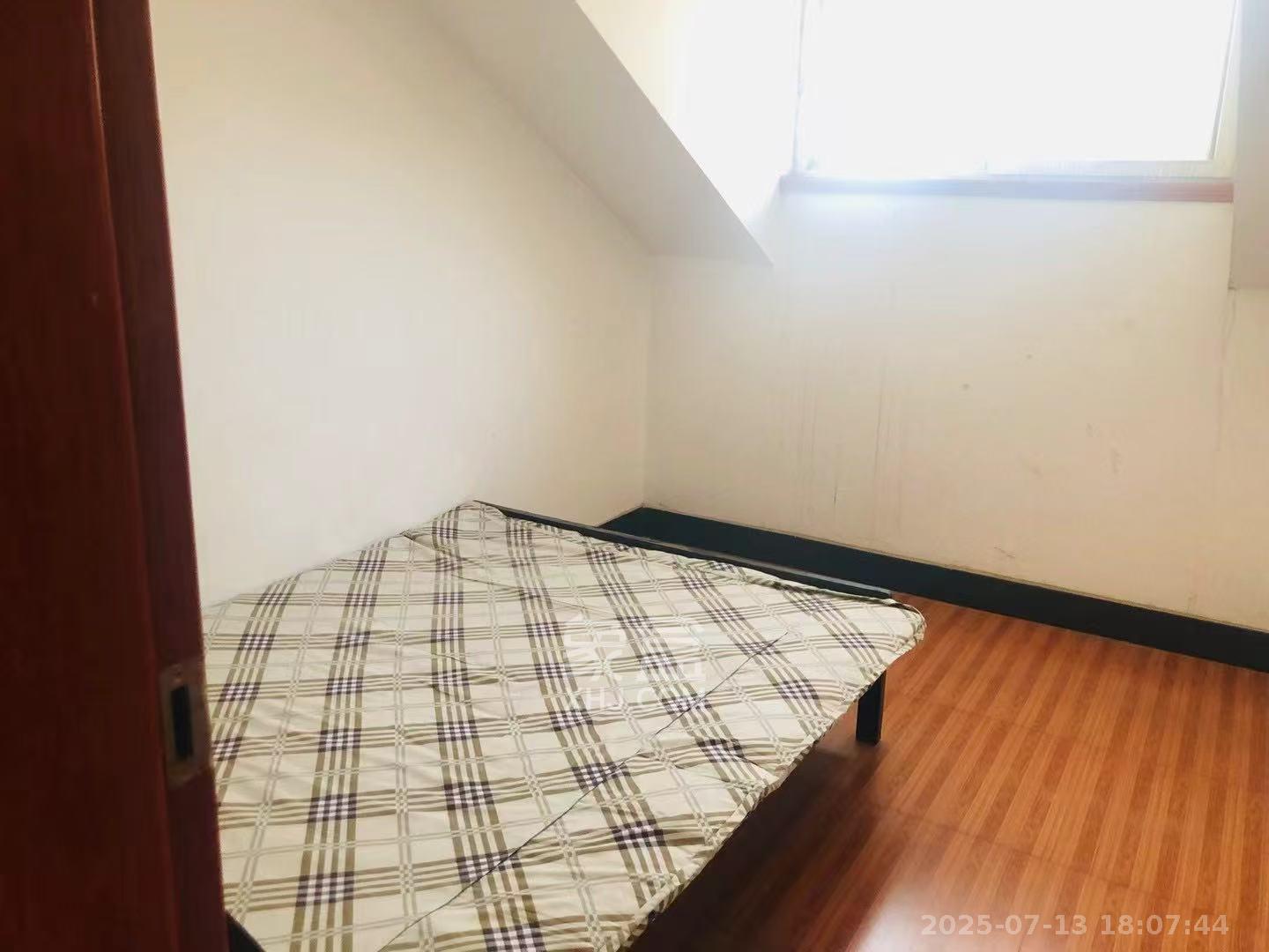 东岸锦城(东方人家)  4室2厅2卫   1300.00元/月室内图