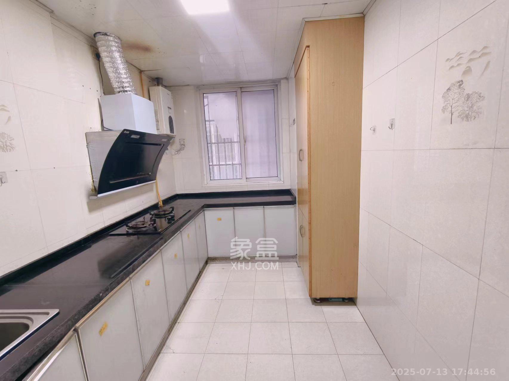 星沙教师公寓  3室2厅2卫    1800.0元/月 星沙教师公寓  3室2厅2卫    1800.0元/月室内图