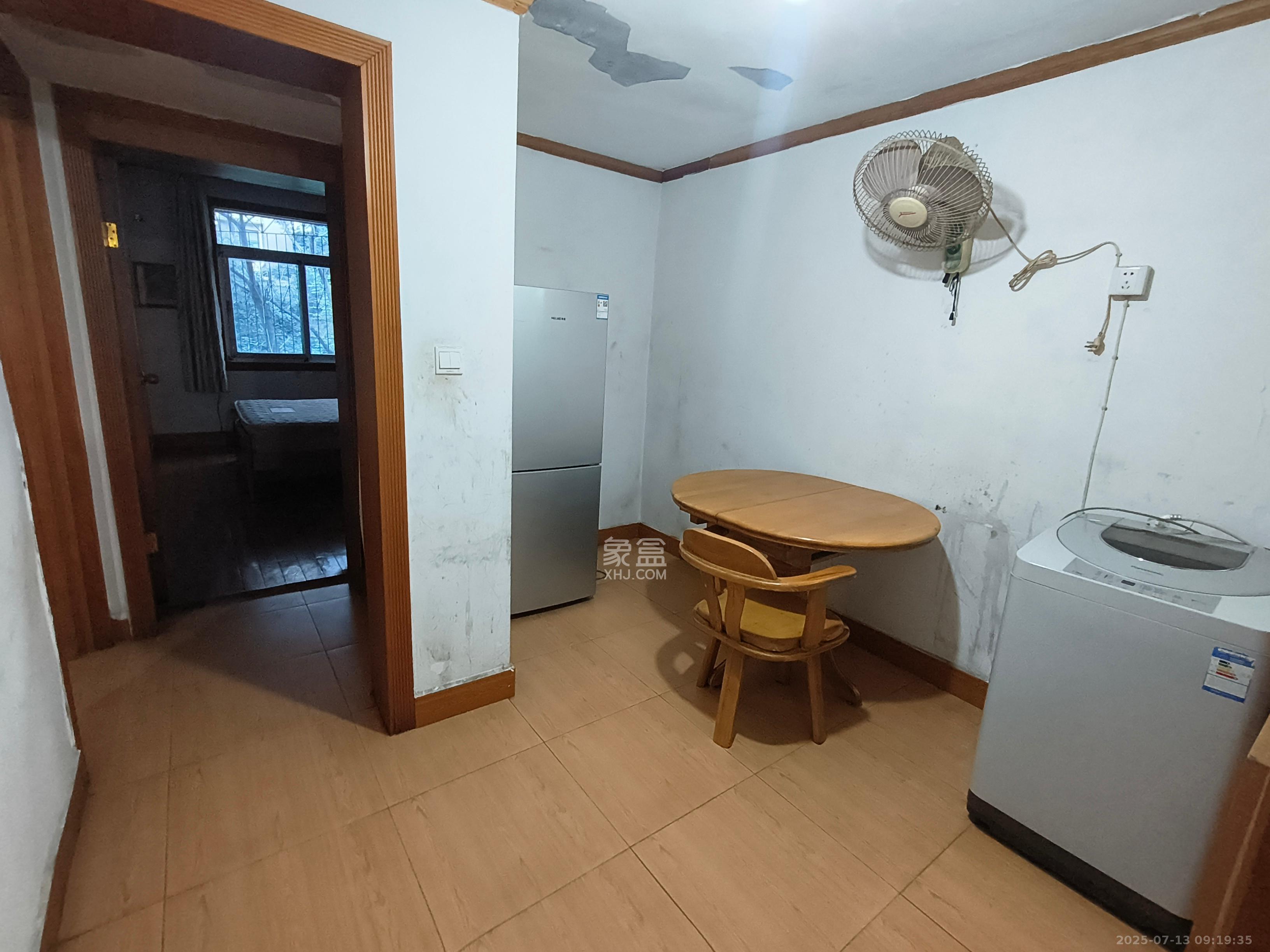 省质检局宿舍  2室2厅1卫    1500.0元/月室内图