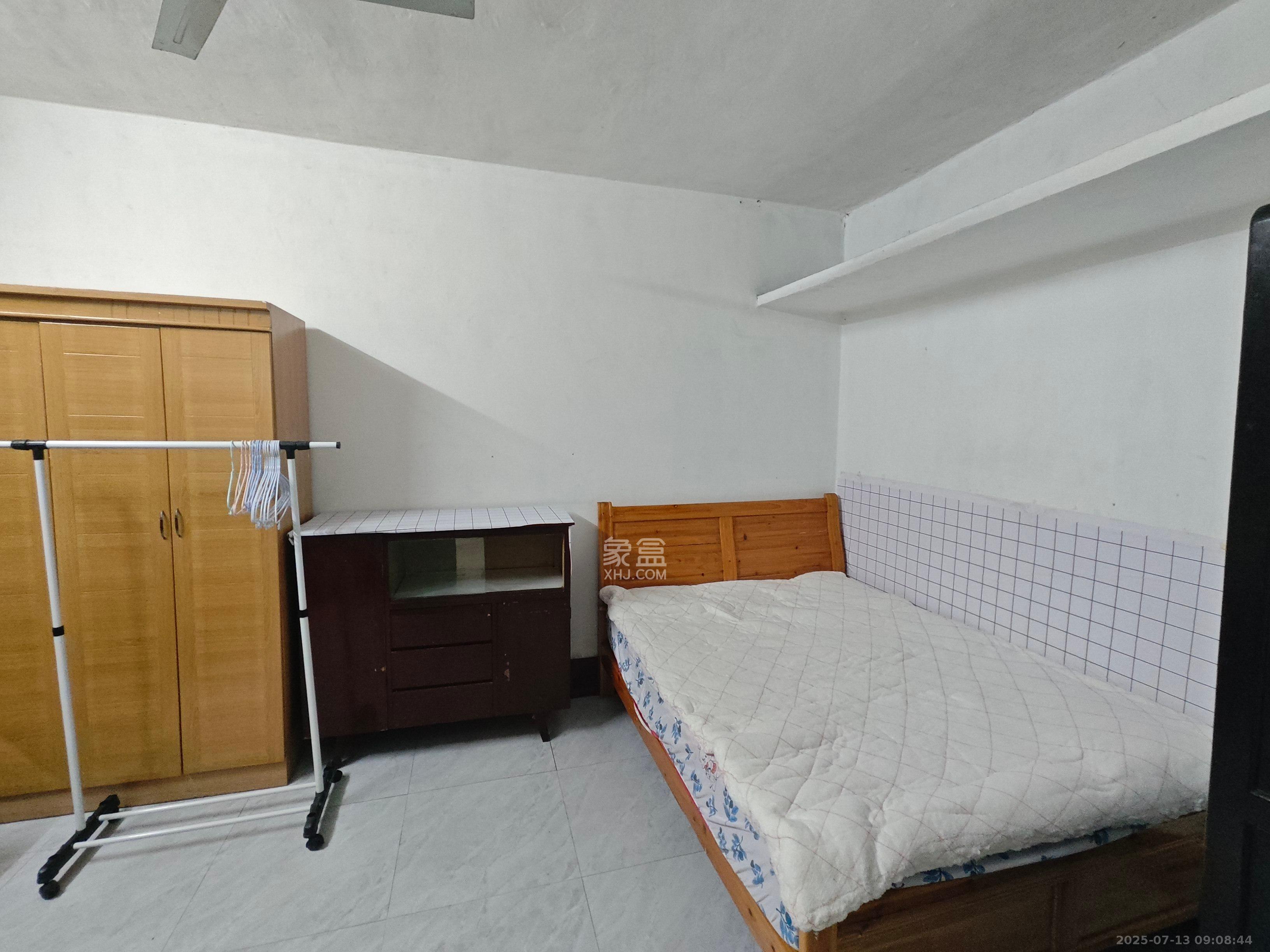 佘家塘、富雅里散盘 1室2厅1卫 1400.0元/月 佘家塘、富雅里散盘 1室2厅1卫 1400.0元/月室内图