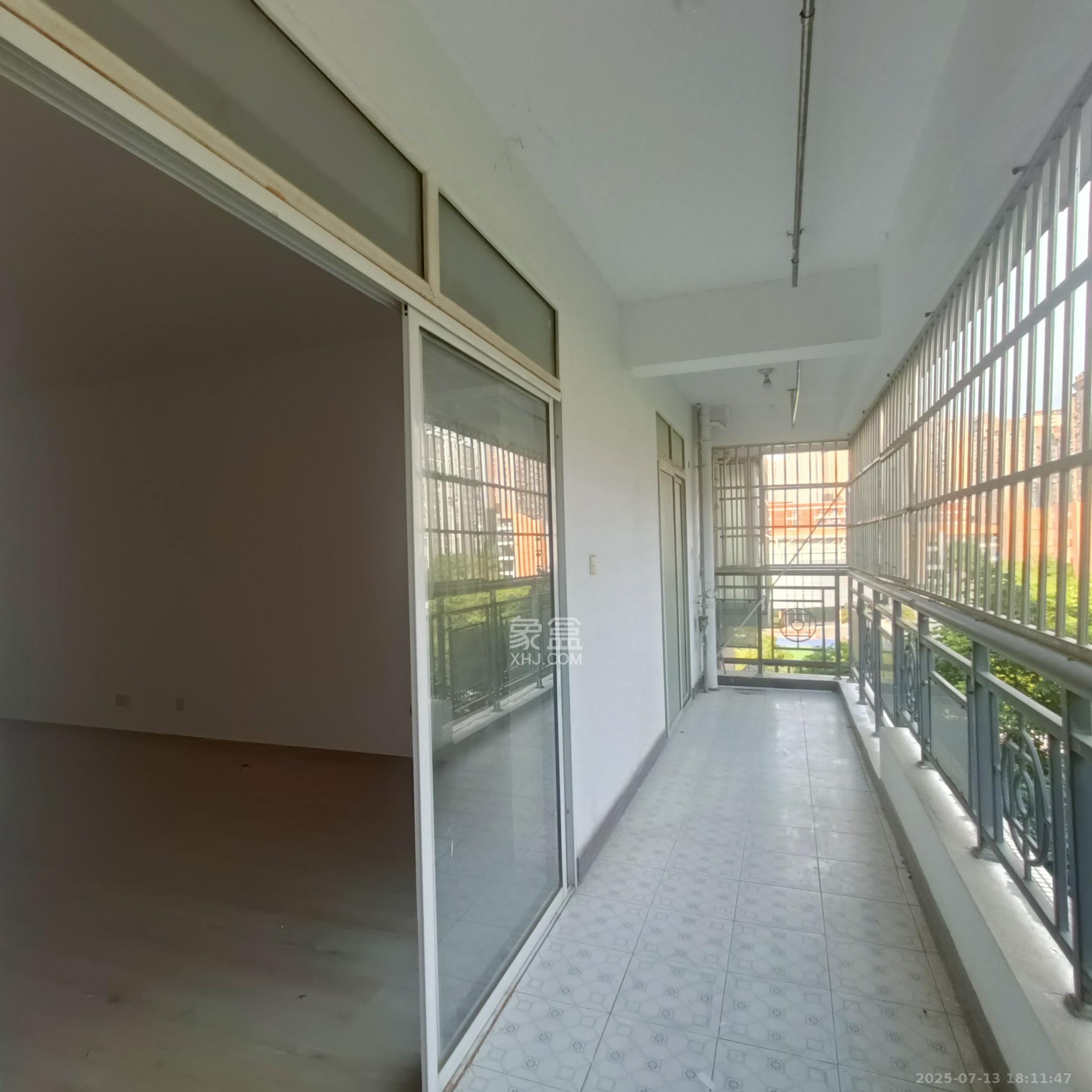 泰禹家园(彩云之翼家园一期、二期、三期)  4室2厅1卫    1300.0元/月 泰禹家园(彩云之翼家园一期、二期、三期)  4室2厅1卫    1300.0元/月室内图