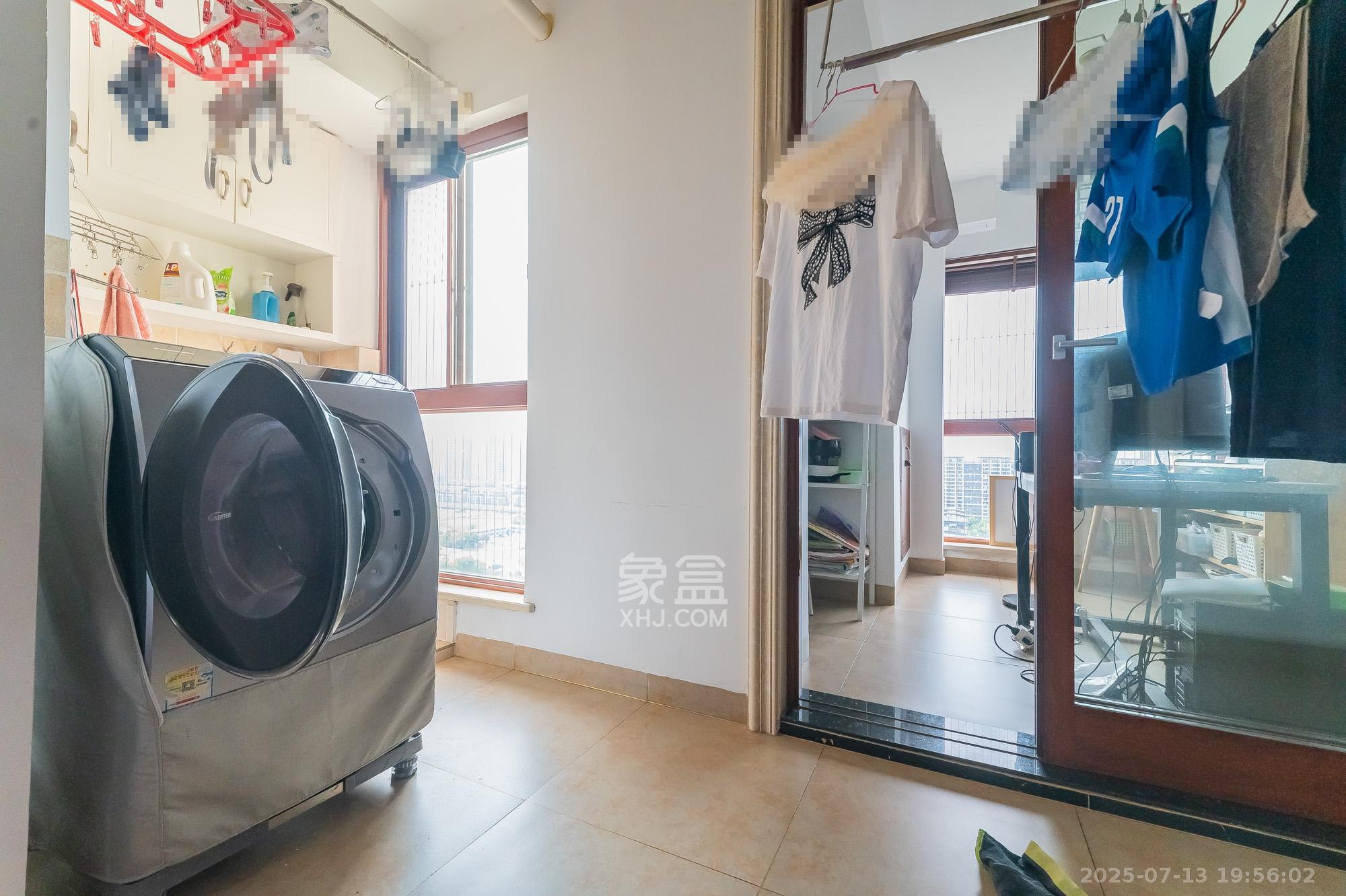 星湖湾一期高层 4室2厅2卫 120.0万 星湖湾一期高层 4室2厅2卫 120.0万阳台