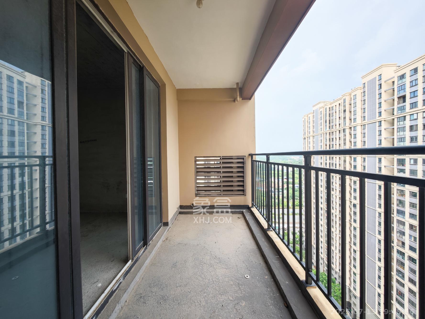 中岭景苑 3室2厅2卫 52.0万 中岭景苑 3室2厅2卫 52.0万阳台