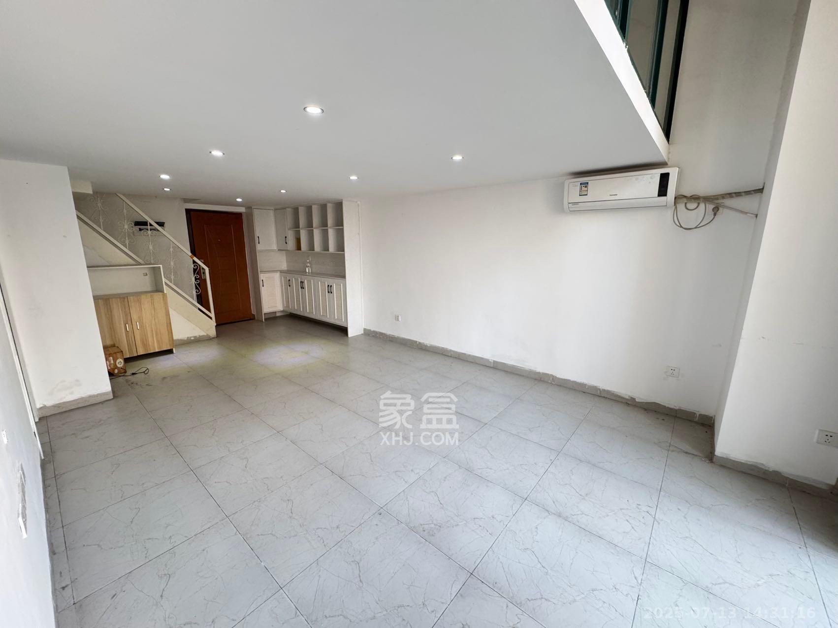 洋湖时代  3室1厅2卫    2700.0元/月 洋湖时代  3室1厅2卫    2700.0元/月