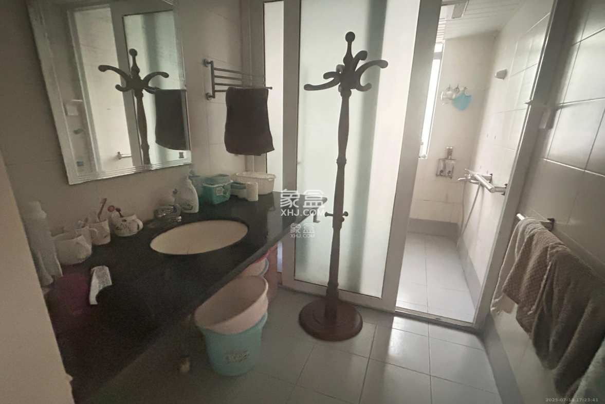 上海城小区 3室2厅2卫 2500.0元/月 上海城小区 3室2厅2卫 2500.0元/月室内图