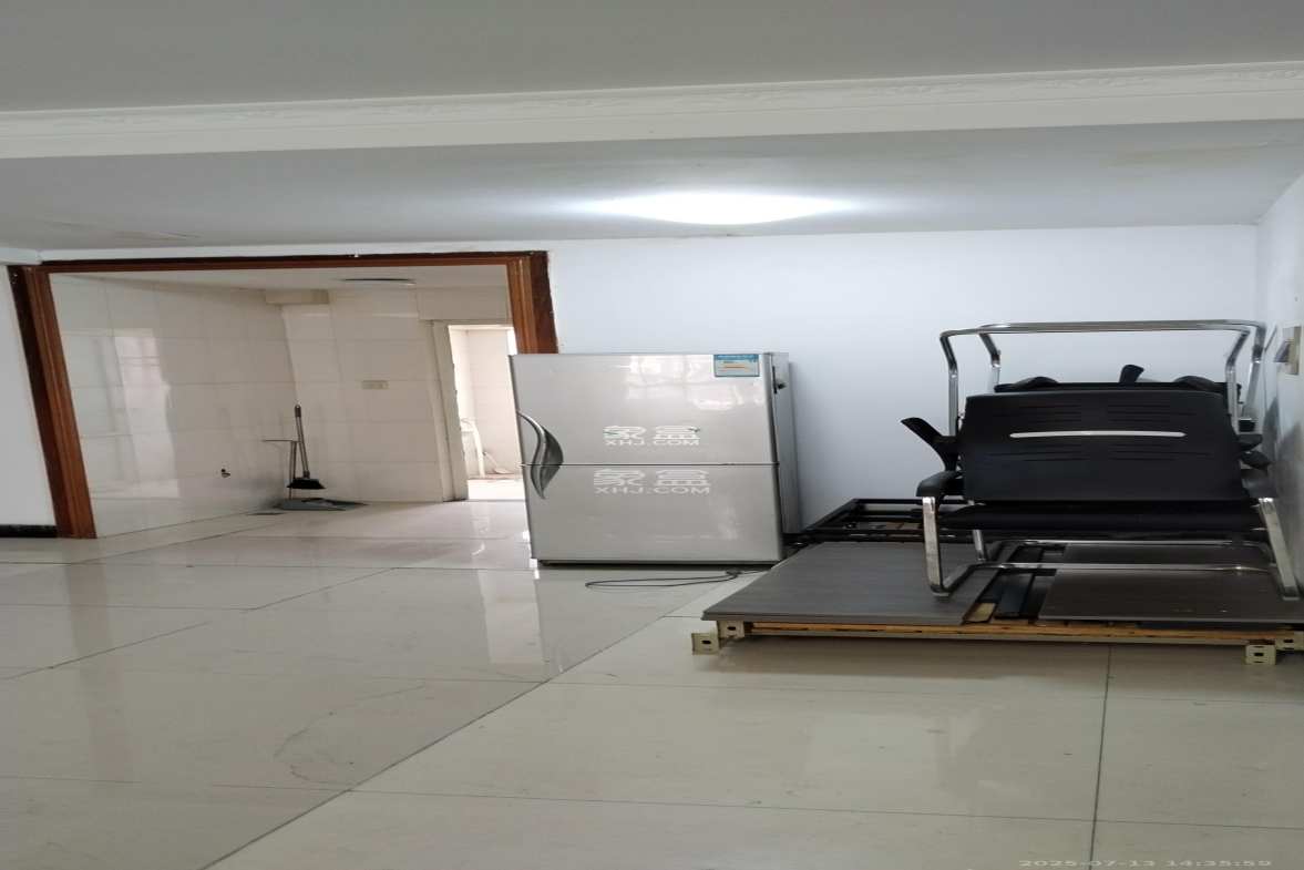 莲湖汽配城 3室2厅2卫 1800.0元/月 莲湖汽配城 3室2厅2卫 1800.0元/月室内图