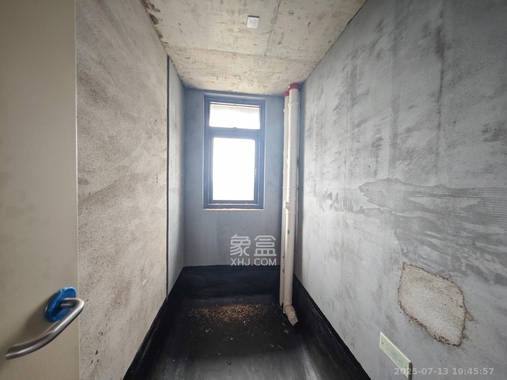 中岭景苑 3室2厅2卫 52.0万 中岭景苑 3室2厅2卫 52.0万卫生间