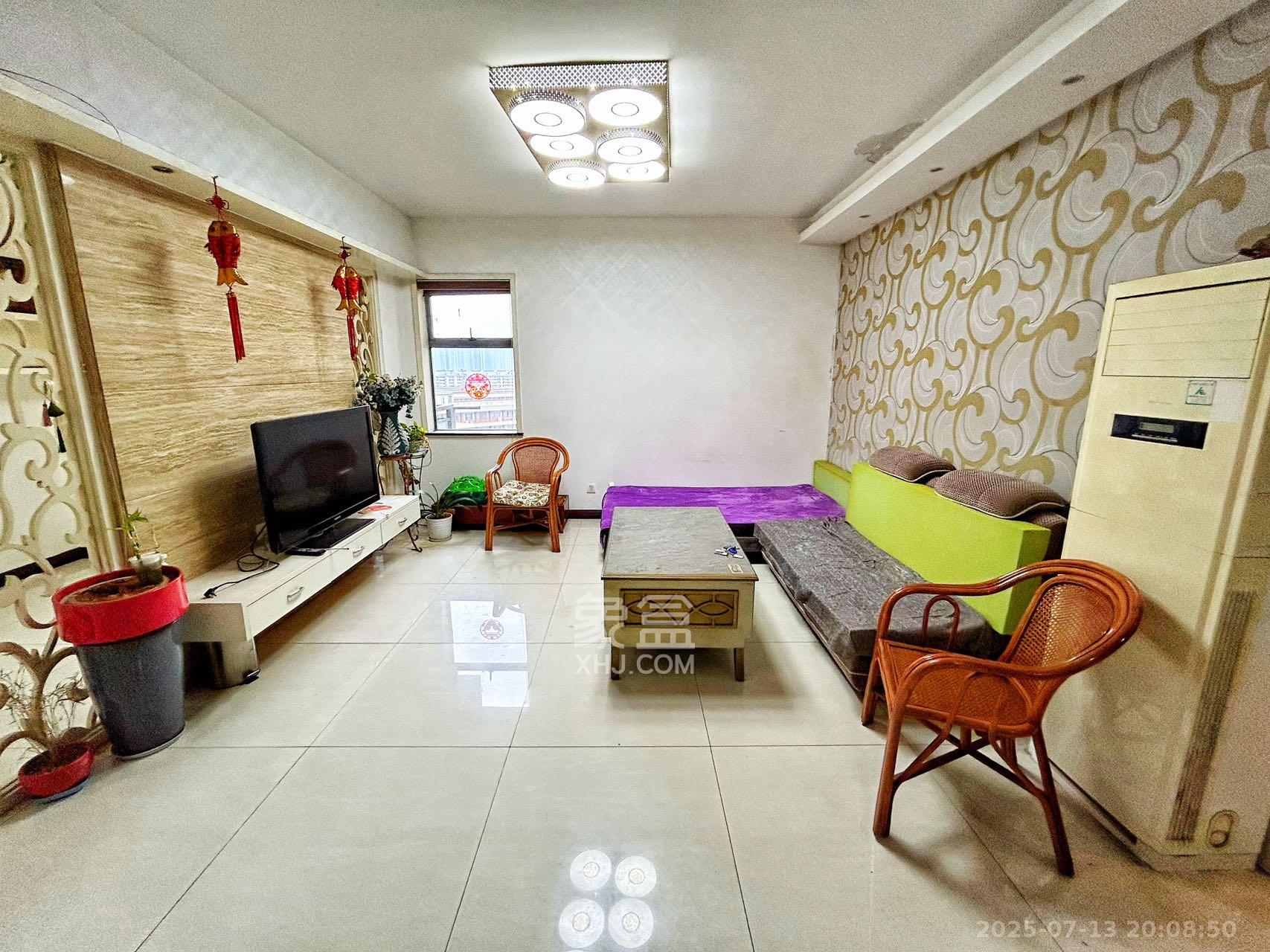 滨江君悦香邸 3室2厅2卫 2600.0元/月 滨江君悦香邸 3室2厅2卫 2600.0元/月室内图