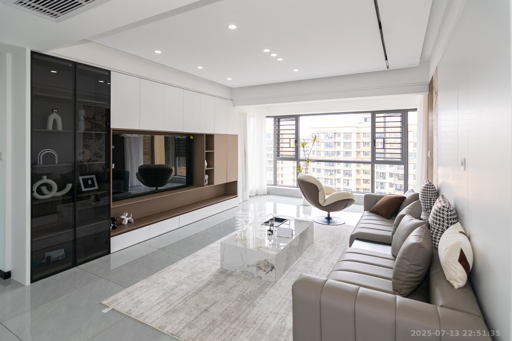 三润城(三润星城) 4室2厅2卫 126.8万 三润城(三润星城) 4室2厅2卫 126.8万客厅