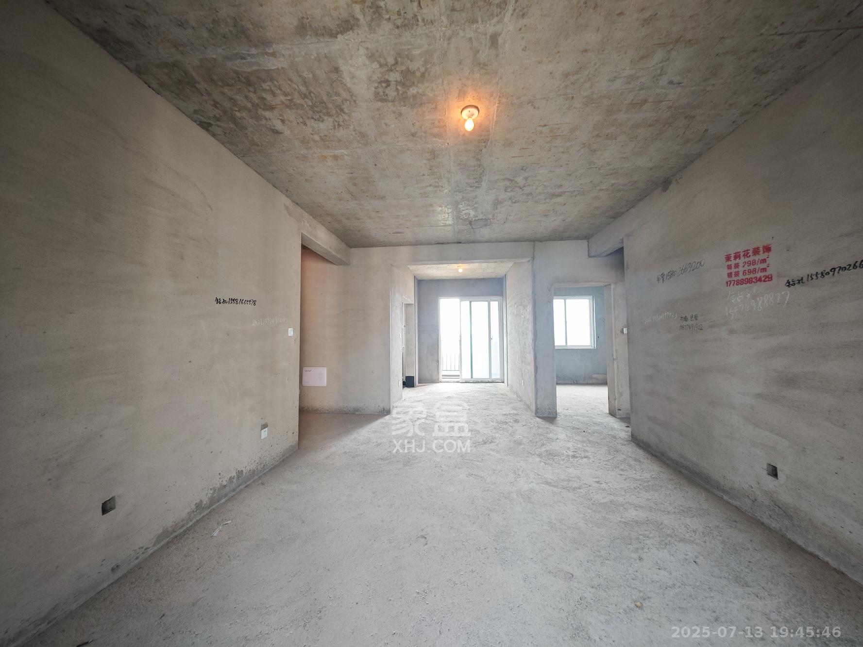 中岭景苑 3室2厅2卫 52.0万 中岭景苑 3室2厅2卫 52.0万客厅