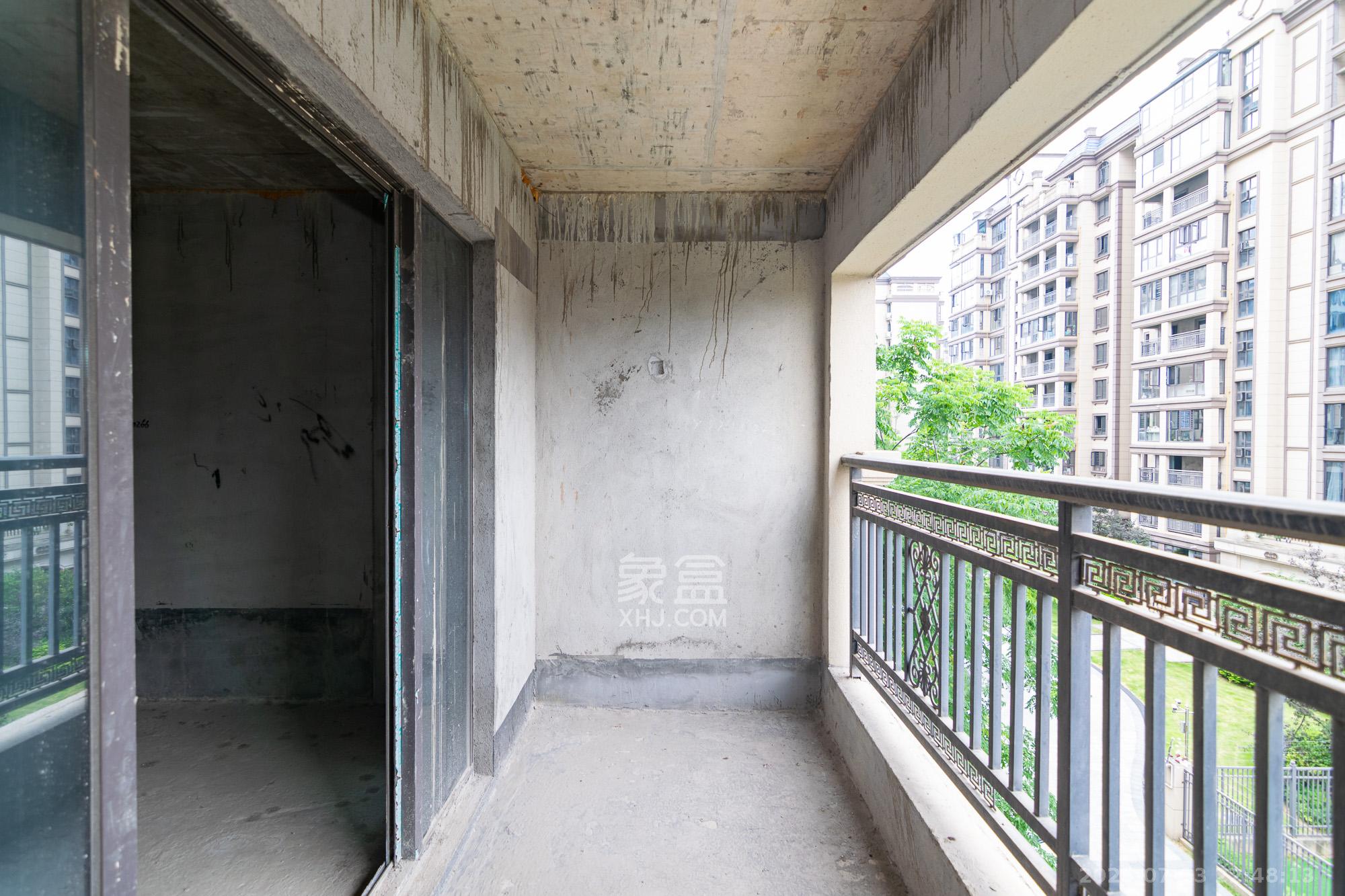 润和山水郡 4室2厅1卫 100.0万 润和山水郡 4室2厅1卫 100.0万阳台