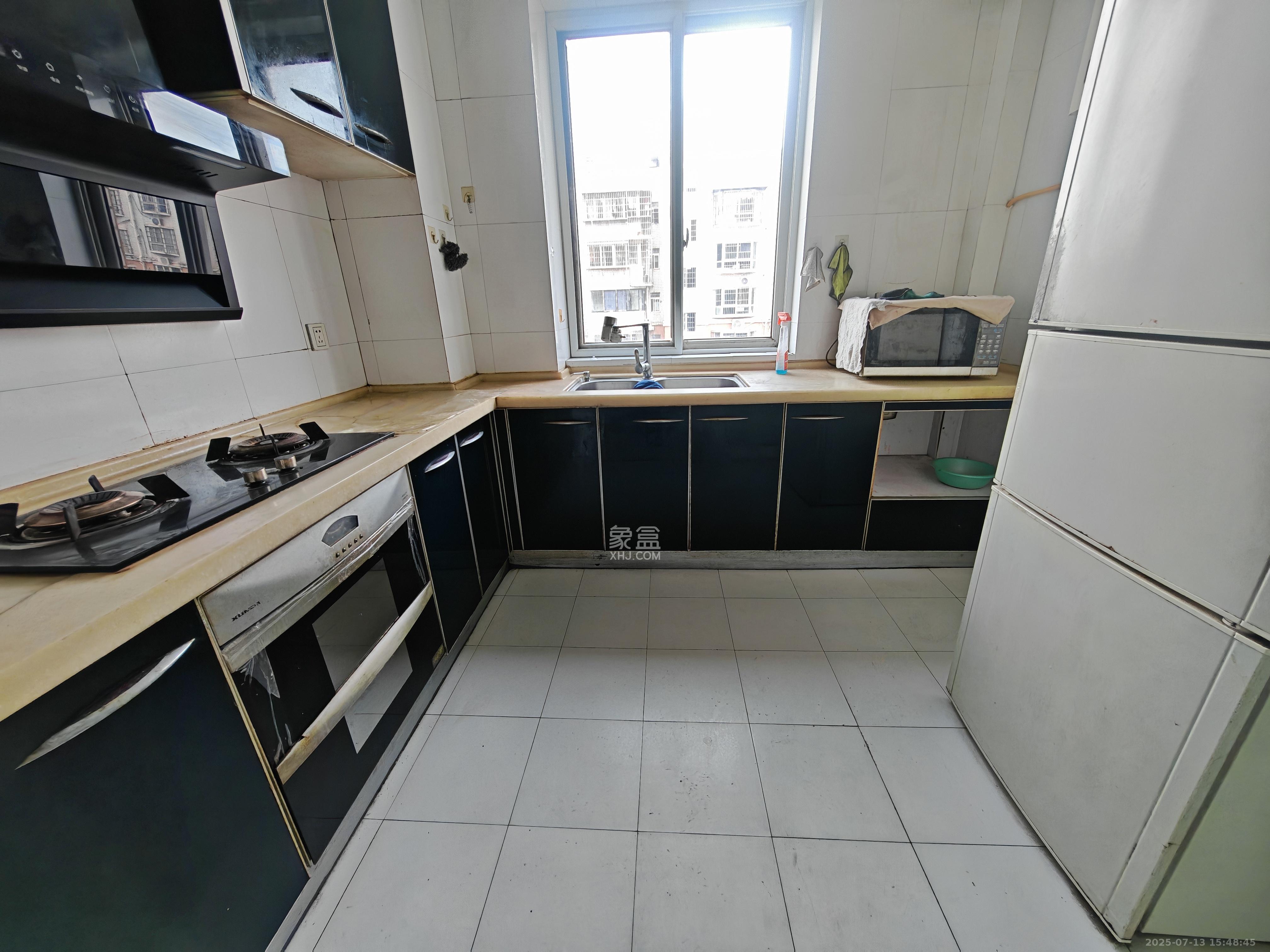 鑫天芙蓉 3室2厅2卫 2200.0元/月 鑫天芙蓉 3室2厅2卫 2200.0元/月室内图