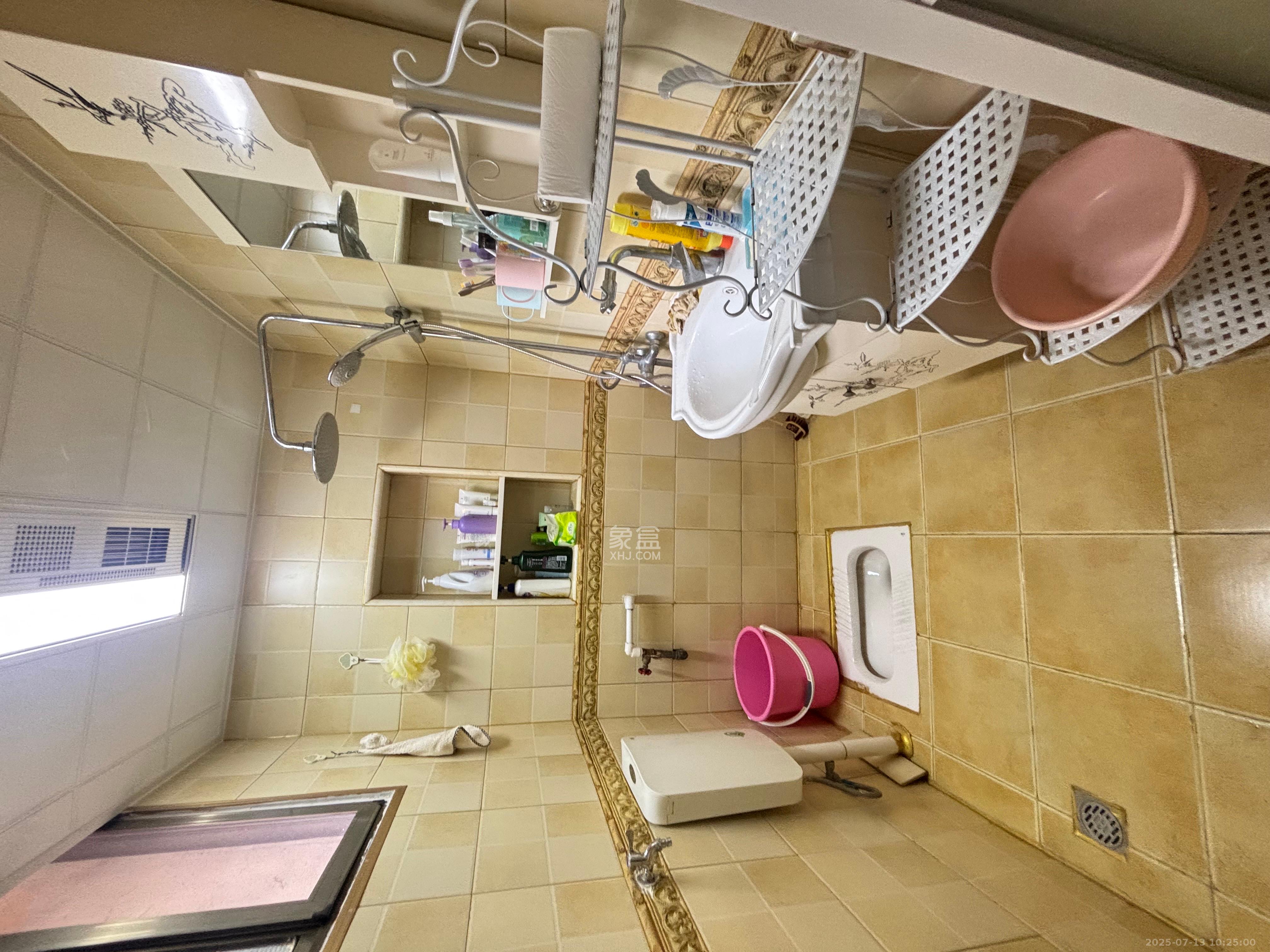 红旗社区  2室1厅1卫   2600.00元/月室内图