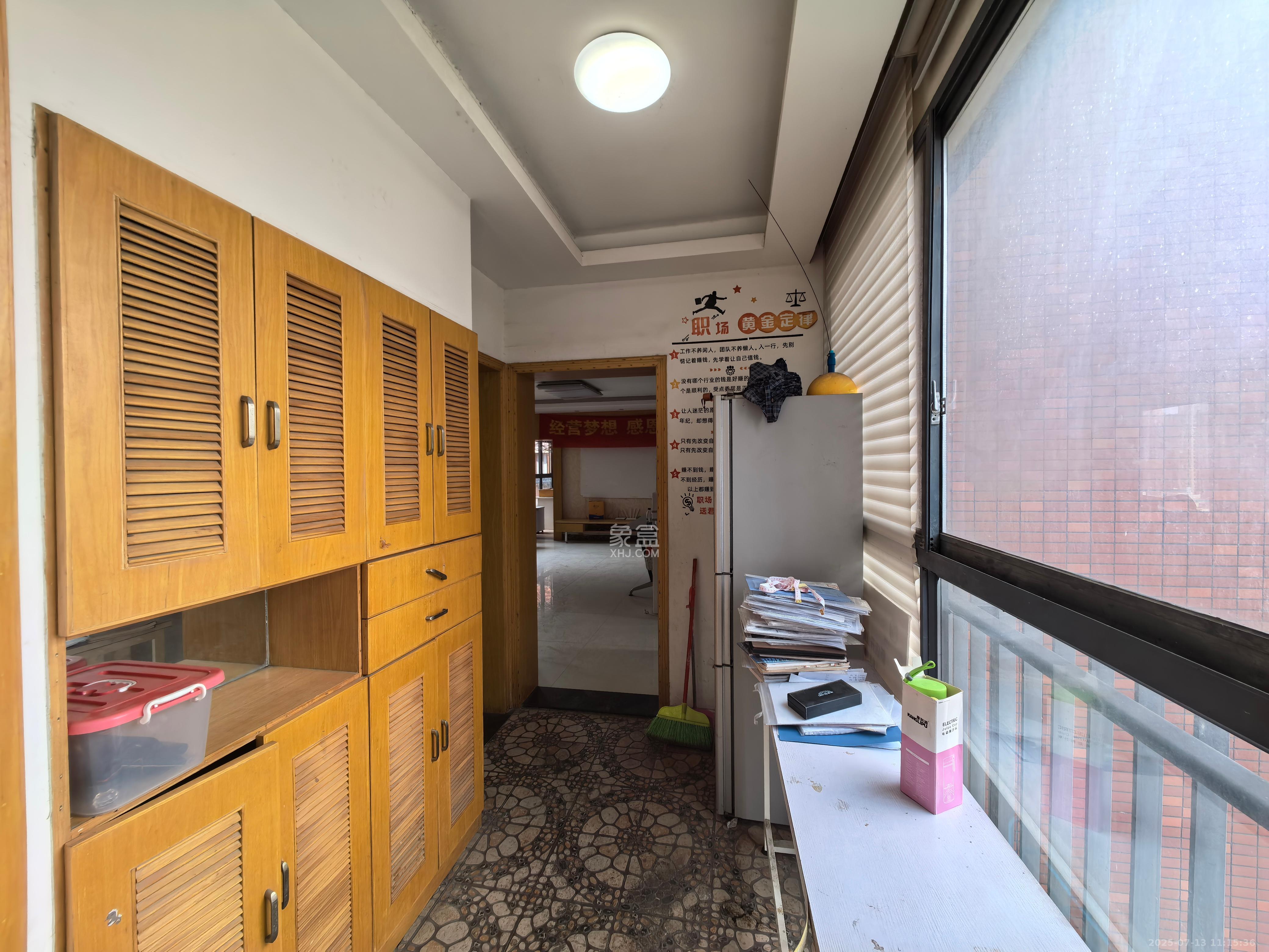 华润凤凰城二期  3室2厅1卫   1800.00元/月室内图