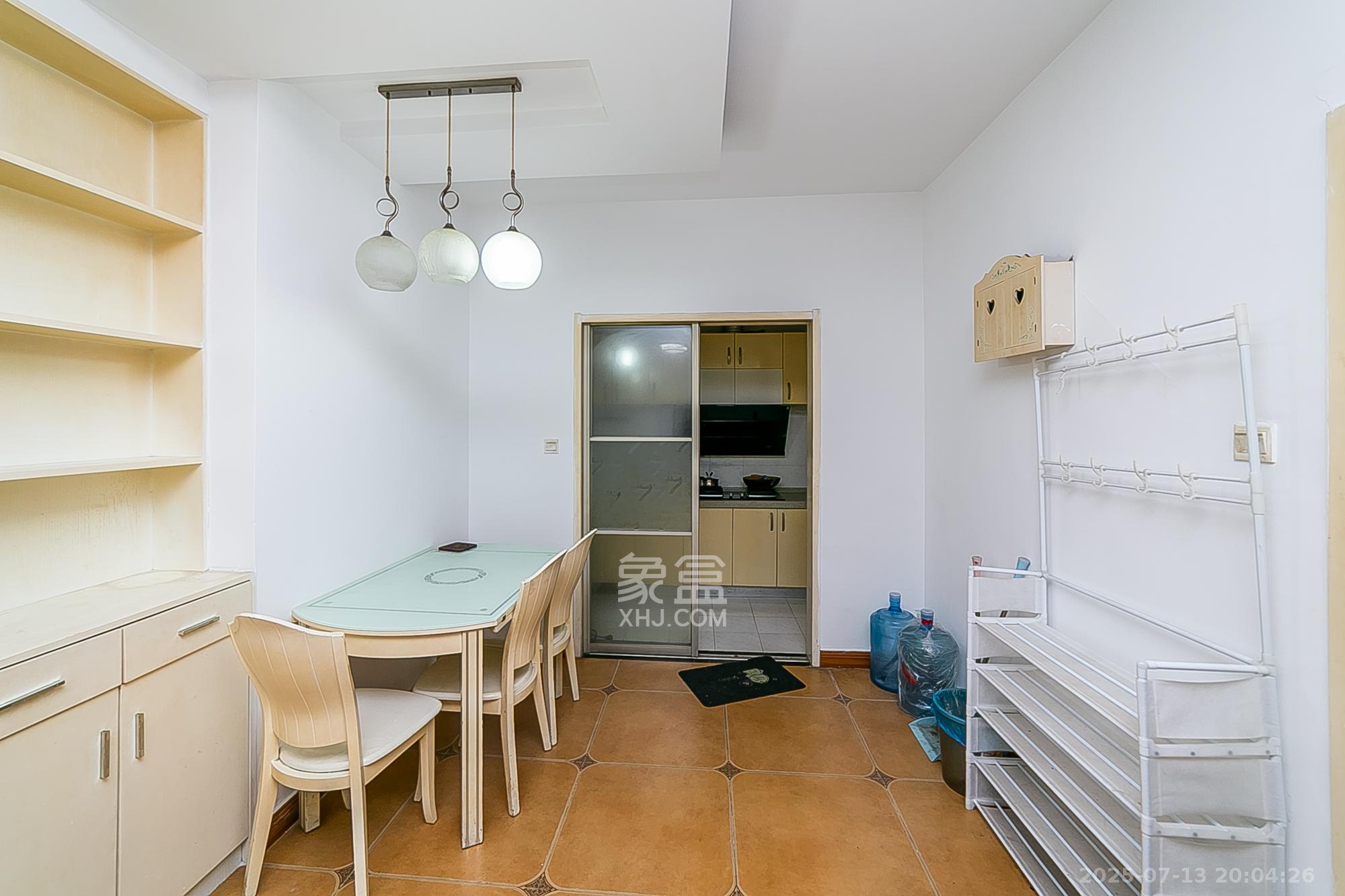 巧克力空间(建鸿达现代大厦)  2室2厅1卫    59.8万 巧克力空间(建鸿达现代大厦)  2室2厅1卫    59.8万客厅