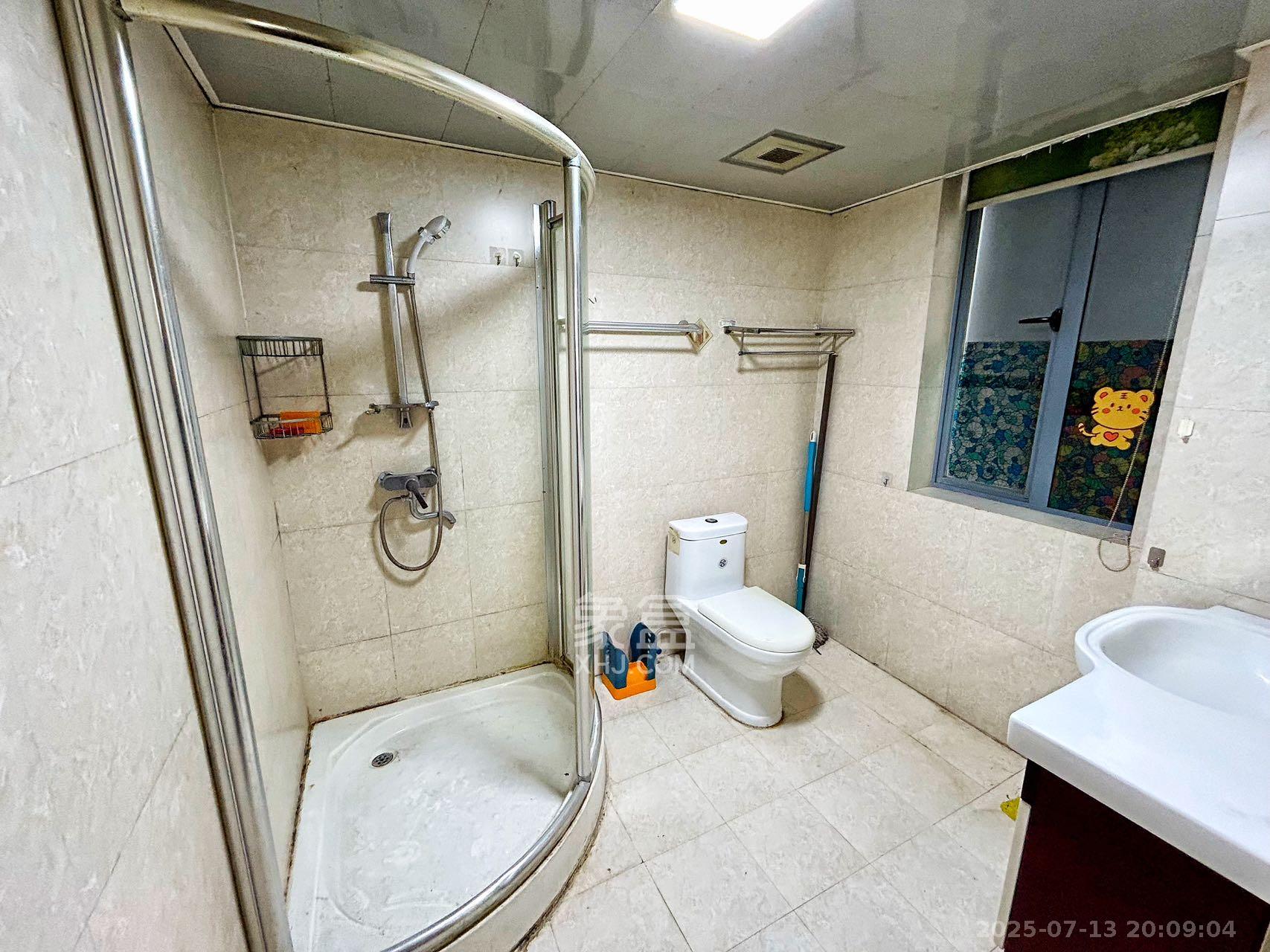 滨江君悦香邸  3室2厅2卫    2600.0元/月室内图