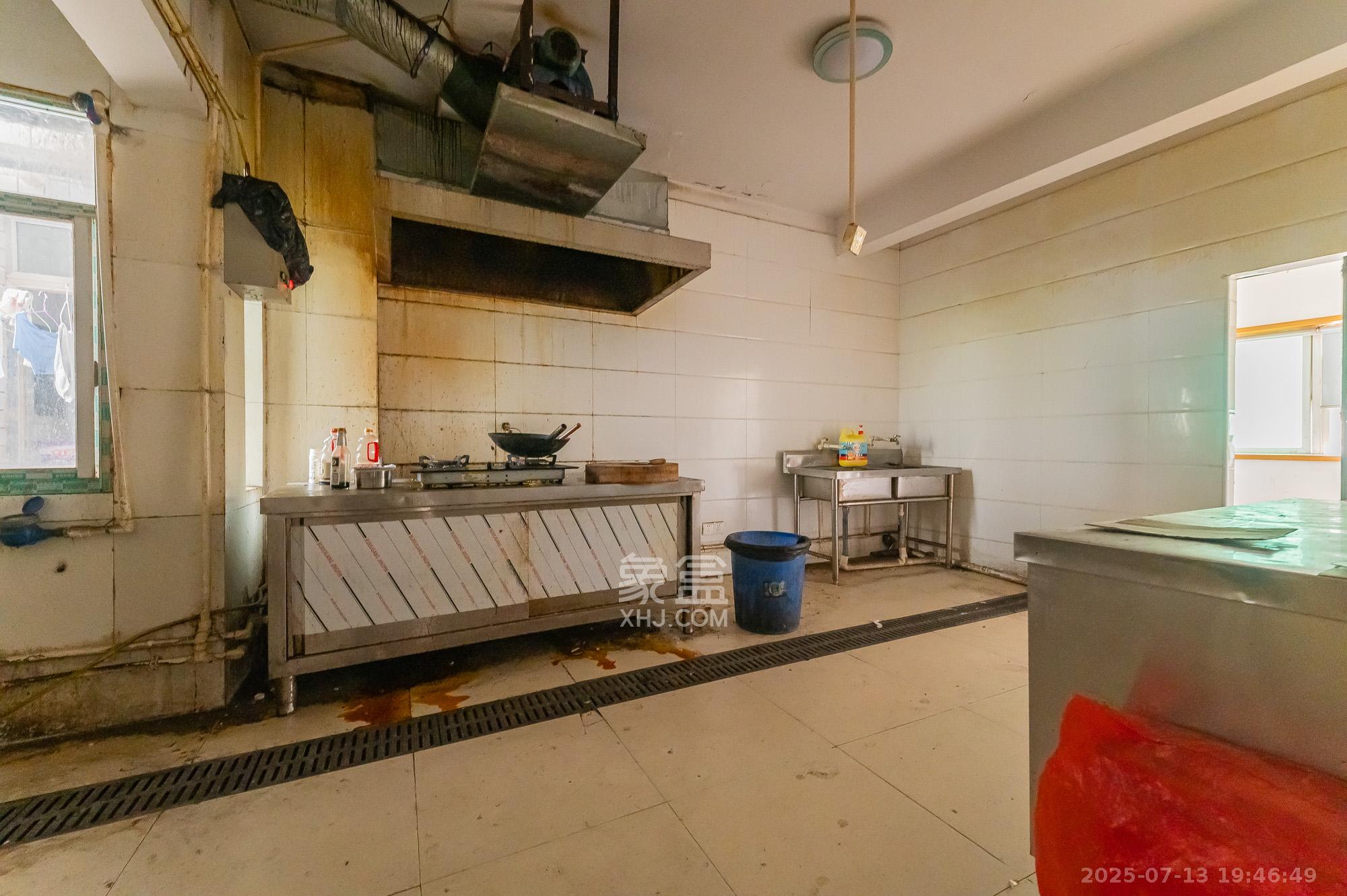 思进大厦  3室2厅2卫    43.8万 思进大厦  3室2厅2卫    43.8万其他