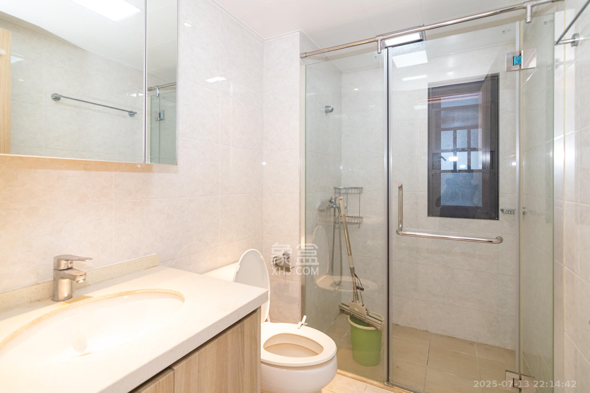 新城国际花都 3室2厅2卫 63.8万 新城国际花都 3室2厅2卫 63.8万卫生间