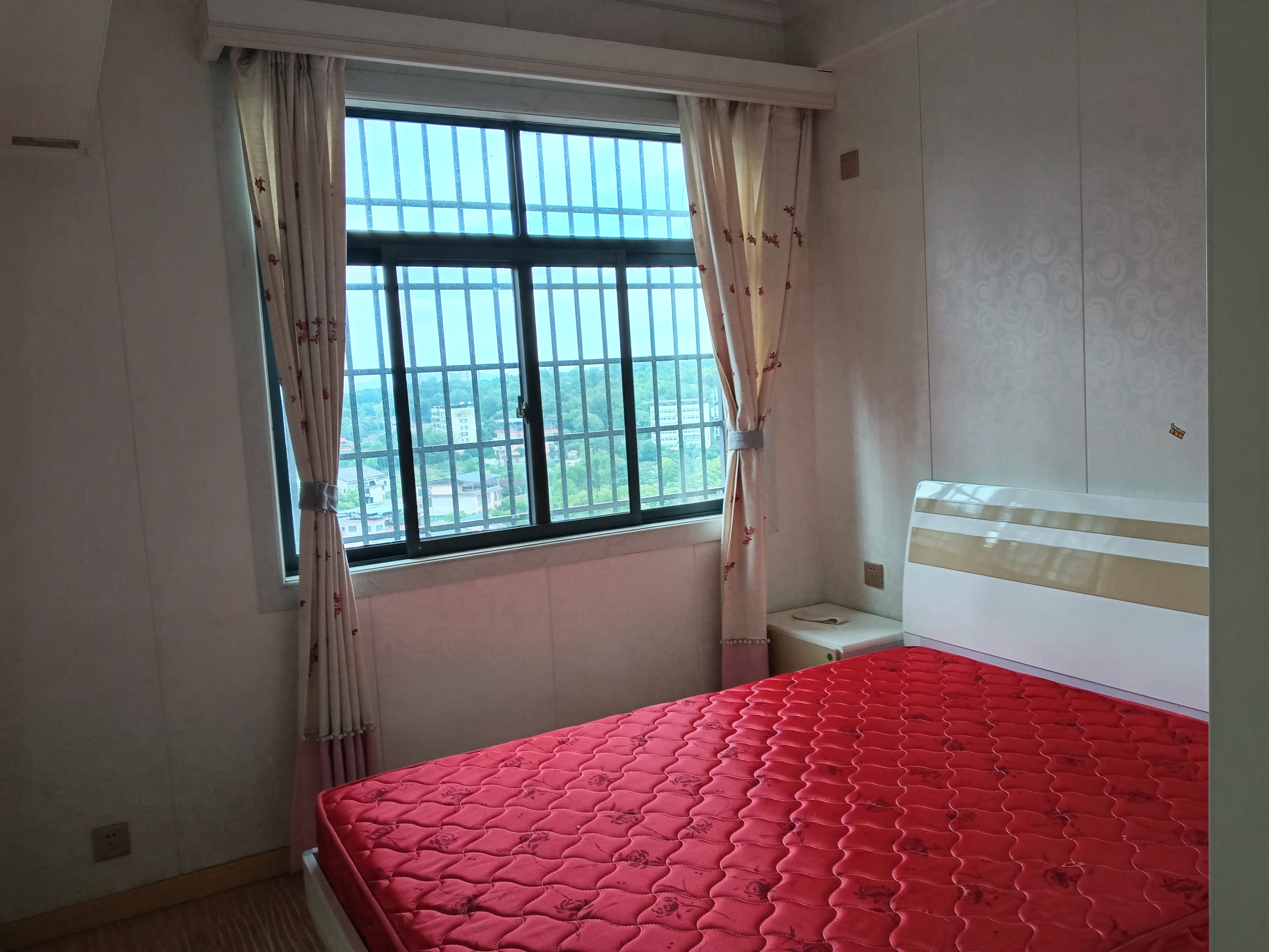 天嘉翰廷 3室2厅1卫 2100.0元/月 天嘉翰廷 3室2厅1卫 2100.0元/月室内图