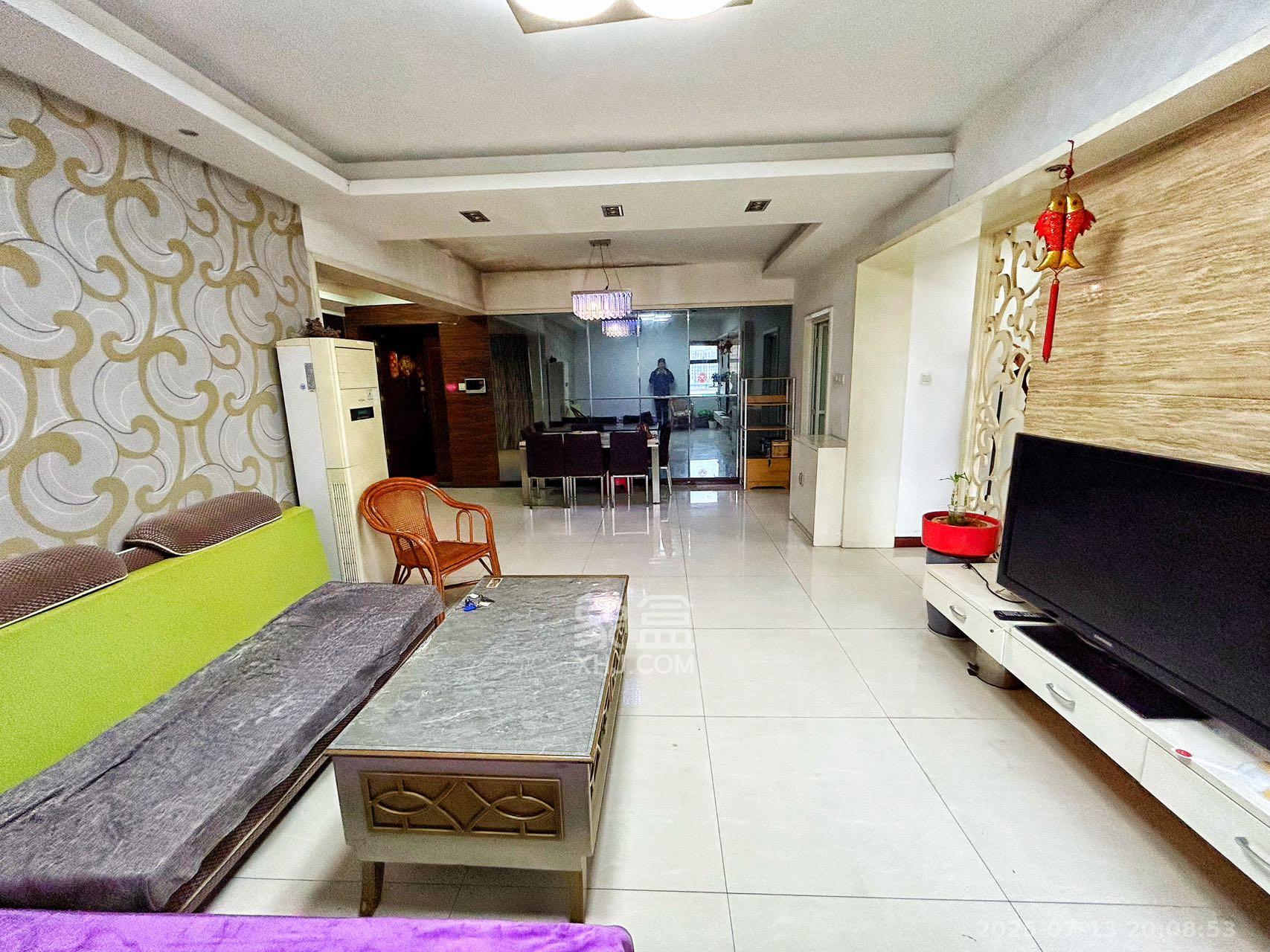 滨江君悦香邸 3室2厅2卫 2600.0元/月 滨江君悦香邸 3室2厅2卫 2600.0元/月室内图