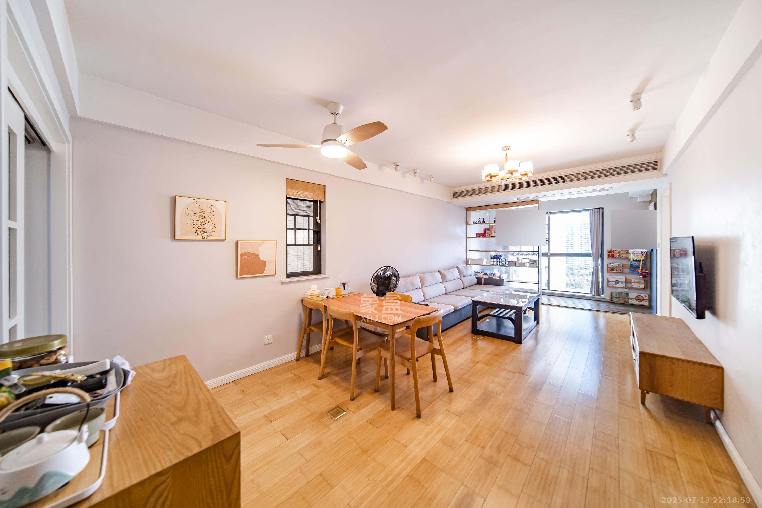 湘熙水郡(观澜海赋家园)  3室2厅1卫    115.0万 湘熙水郡(观澜海赋家园)  3室2厅1卫    115.0万客厅