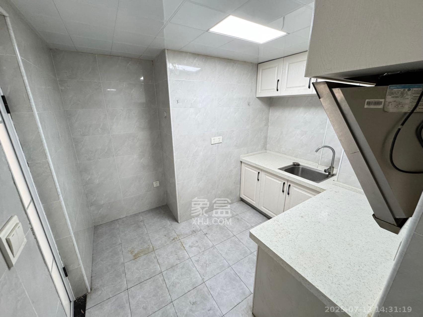 洋湖时代 3室1厅2卫 2700.0元/月 洋湖时代 3室1厅2卫 2700.0元/月室内图